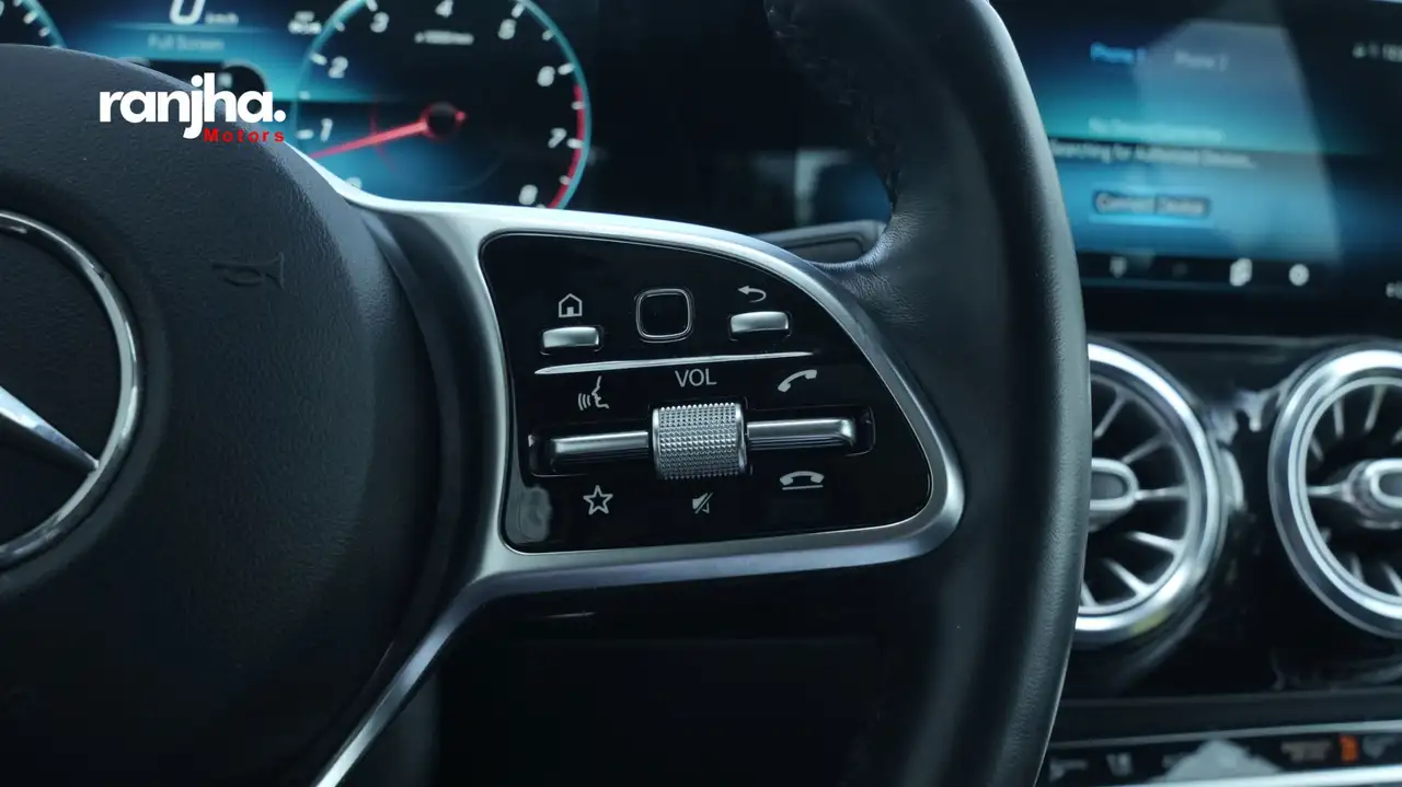 Mercedes-Benz GLA снимка Mercedes-Benz GLA