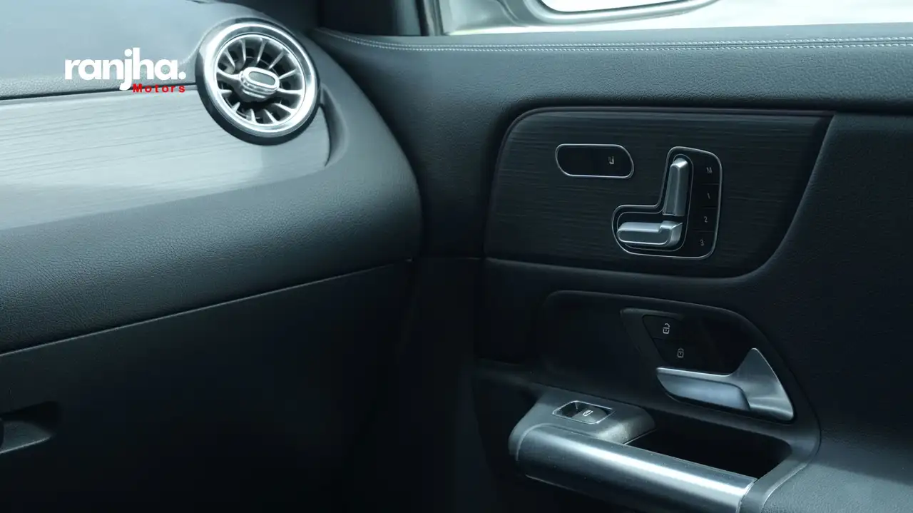 Mercedes-Benz GLA снимка Mercedes-Benz GLA