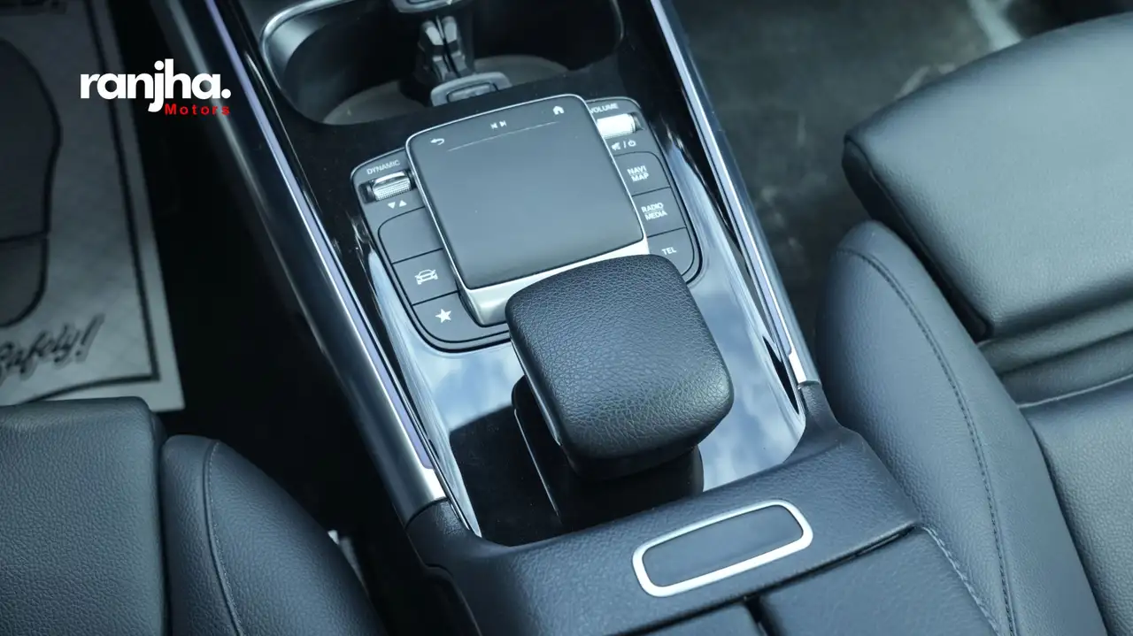 Mercedes-Benz GLA снимка Mercedes-Benz GLA