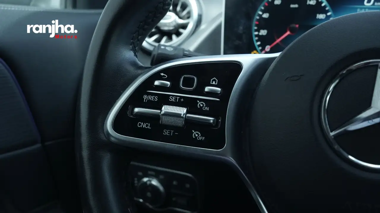 Mercedes-Benz GLA снимка Mercedes-Benz GLA