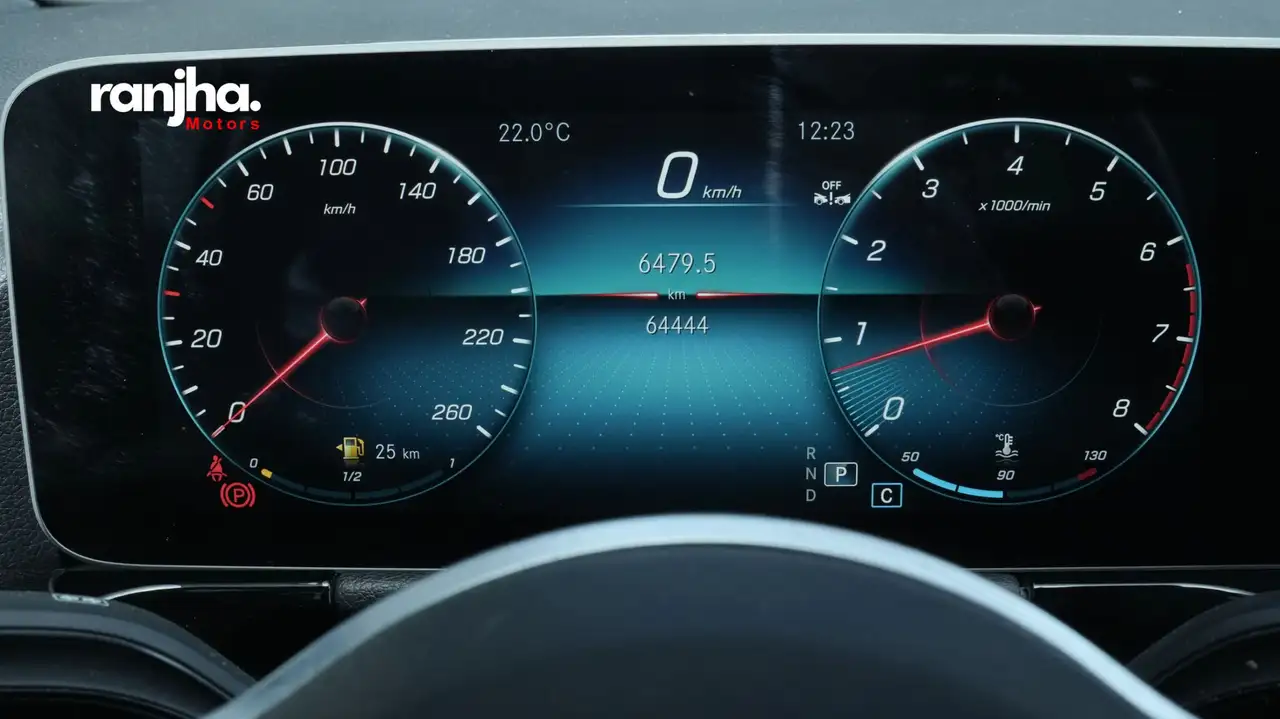 Mercedes-Benz GLA снимка Mercedes-Benz GLA