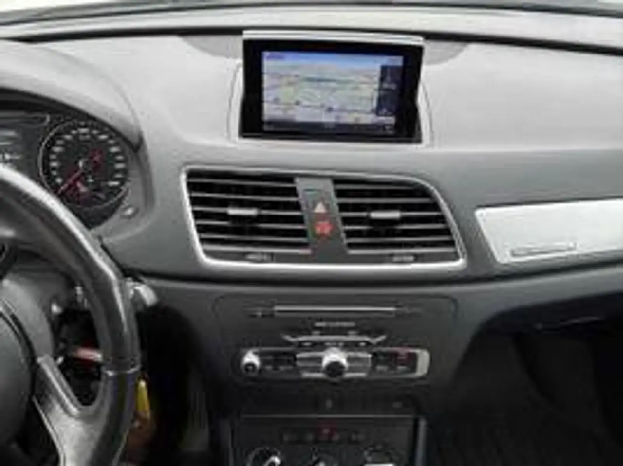 Audi Q3 снимка Audi Q3