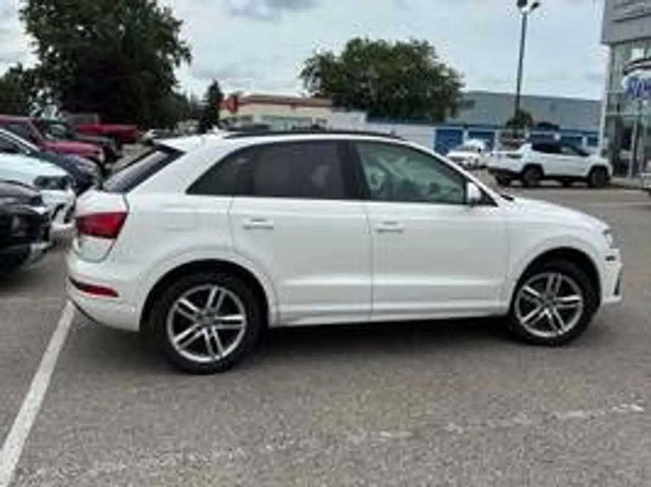 Audi Q3 снимка Audi Q3