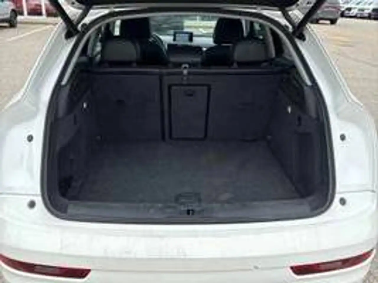Audi Q3 снимка Audi Q3