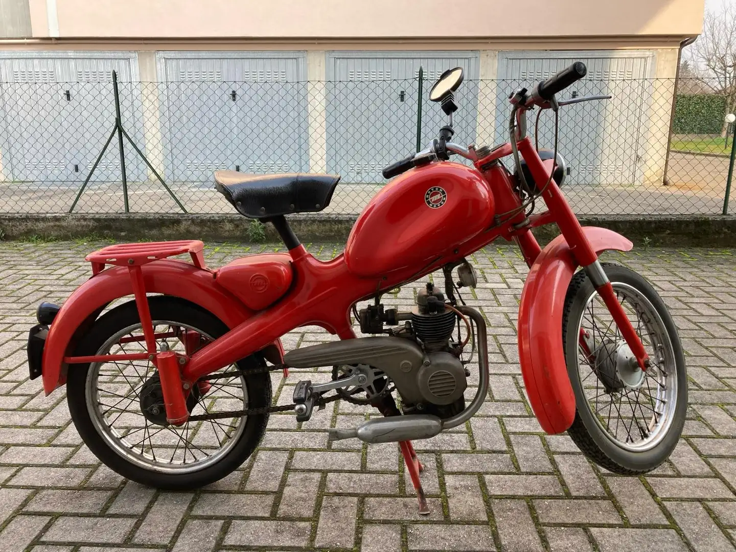 Motom 48 Rojo - 2