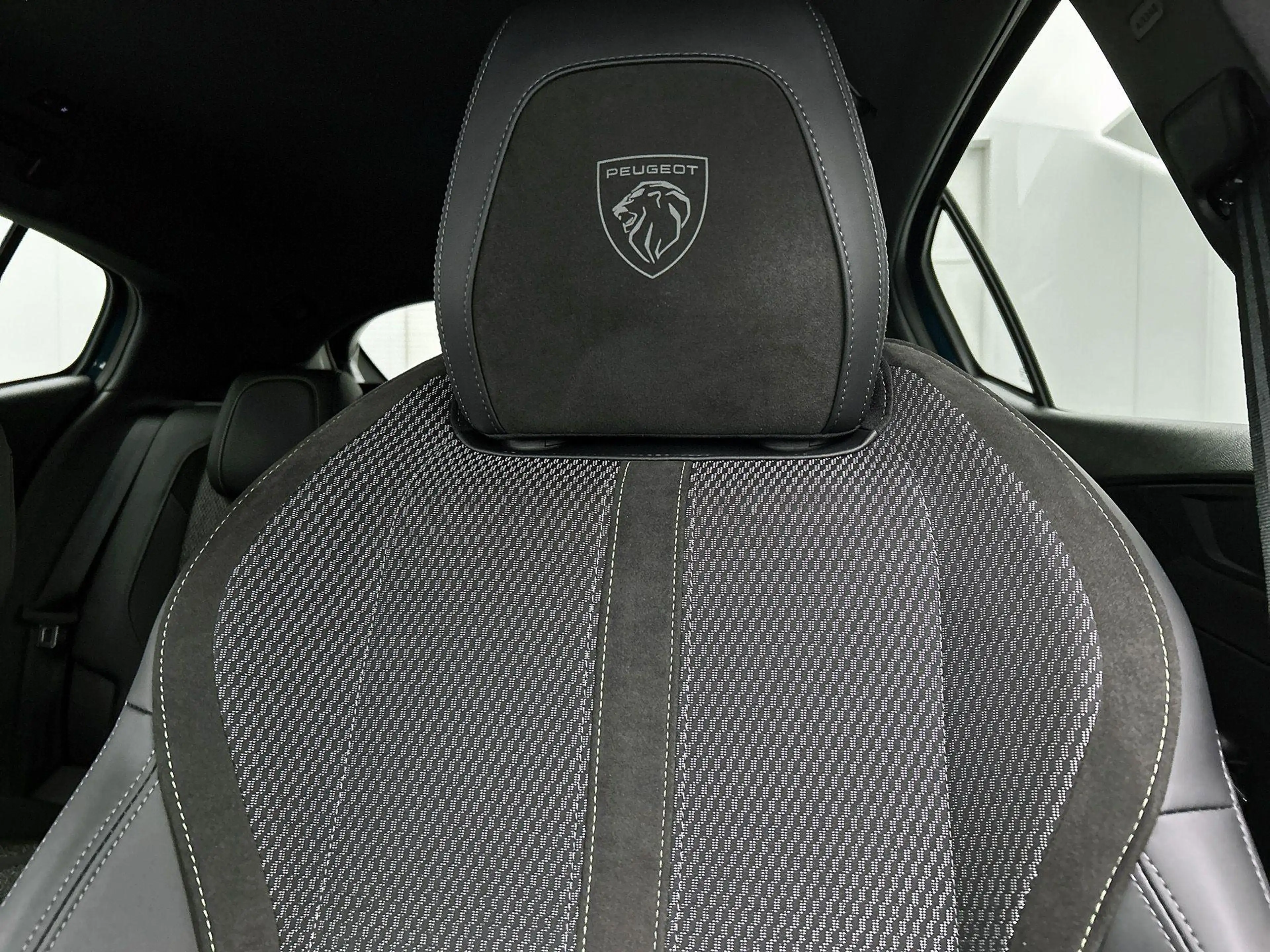 Peugeot 408 GT Hybrid 145pk Automaat | Navigatie | 360° Camera — photo 15