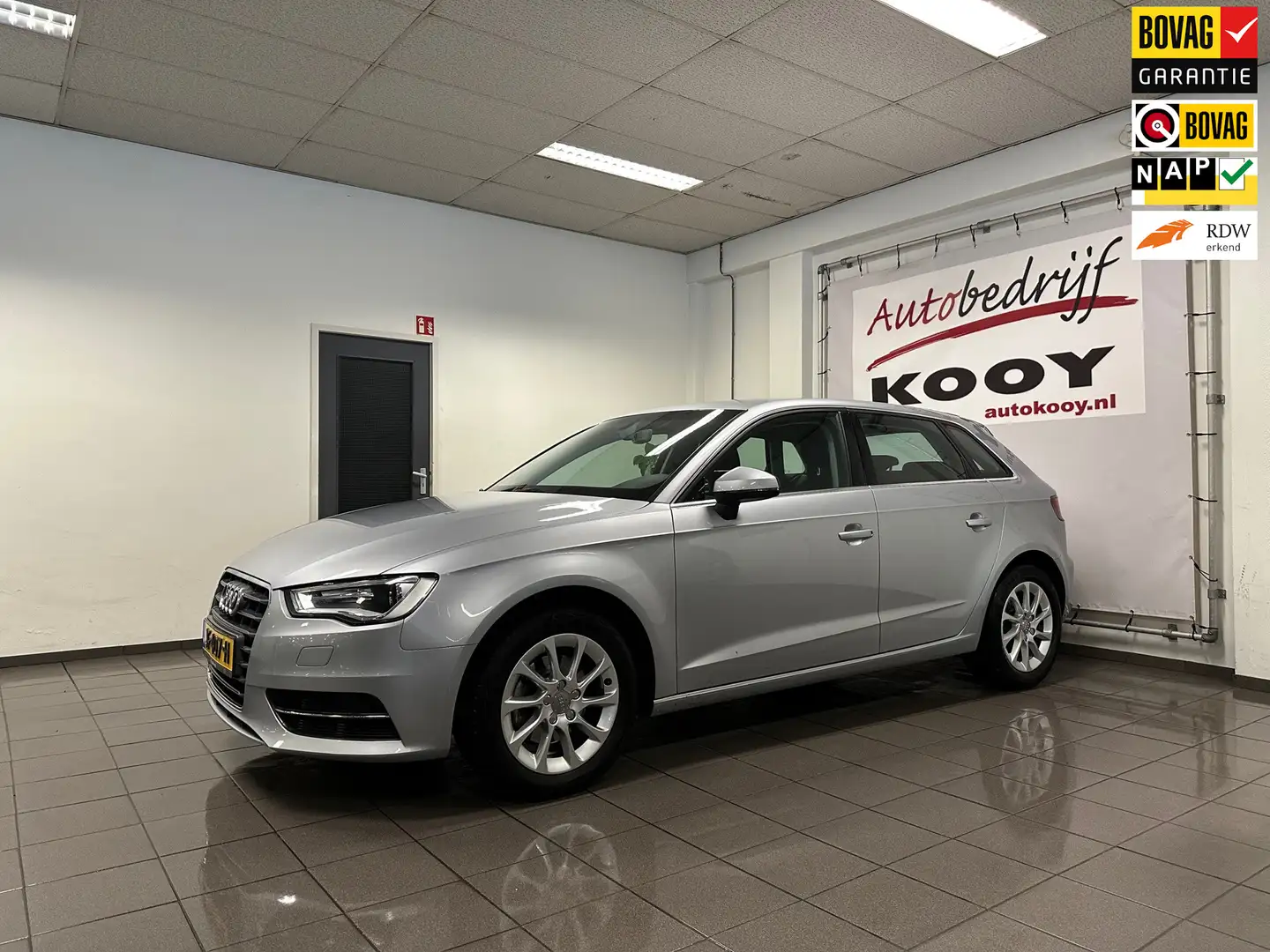 Audi A3 Sportback 1.2 TFSI Attraction Pro Line plus * Xeno Gris - 1