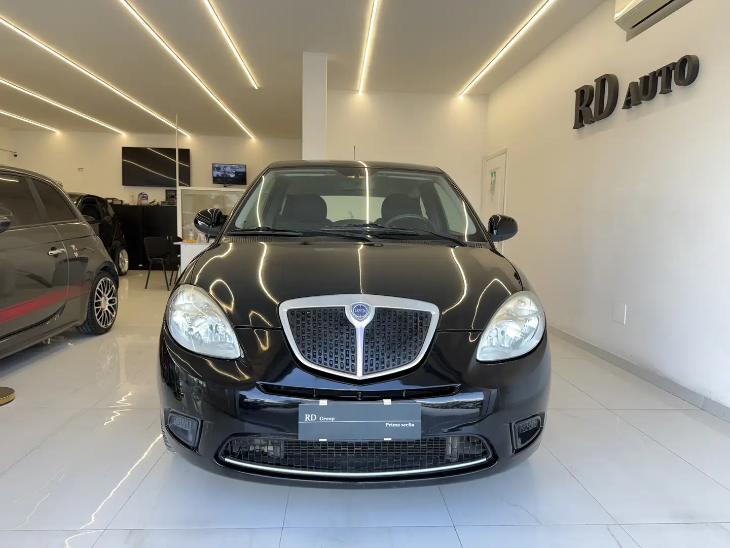 Lancia Ypsilon 1.4 8v Platinum Gpl okneopatentati unico propri Nero - 2