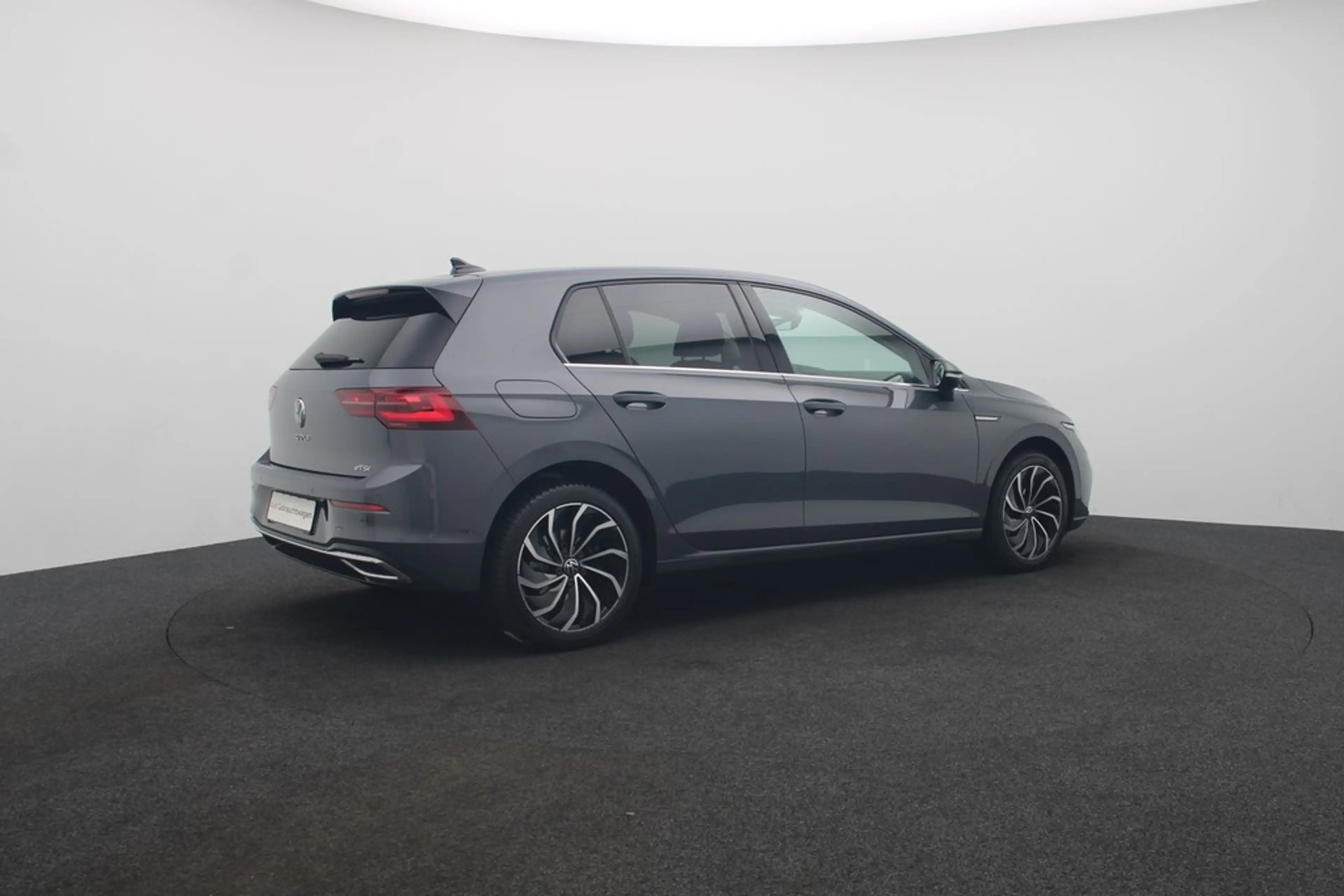 Volkswagen Golf VIII Lim. 1.5 eTSI DSG Style Matrix Navi ACC — photo 5