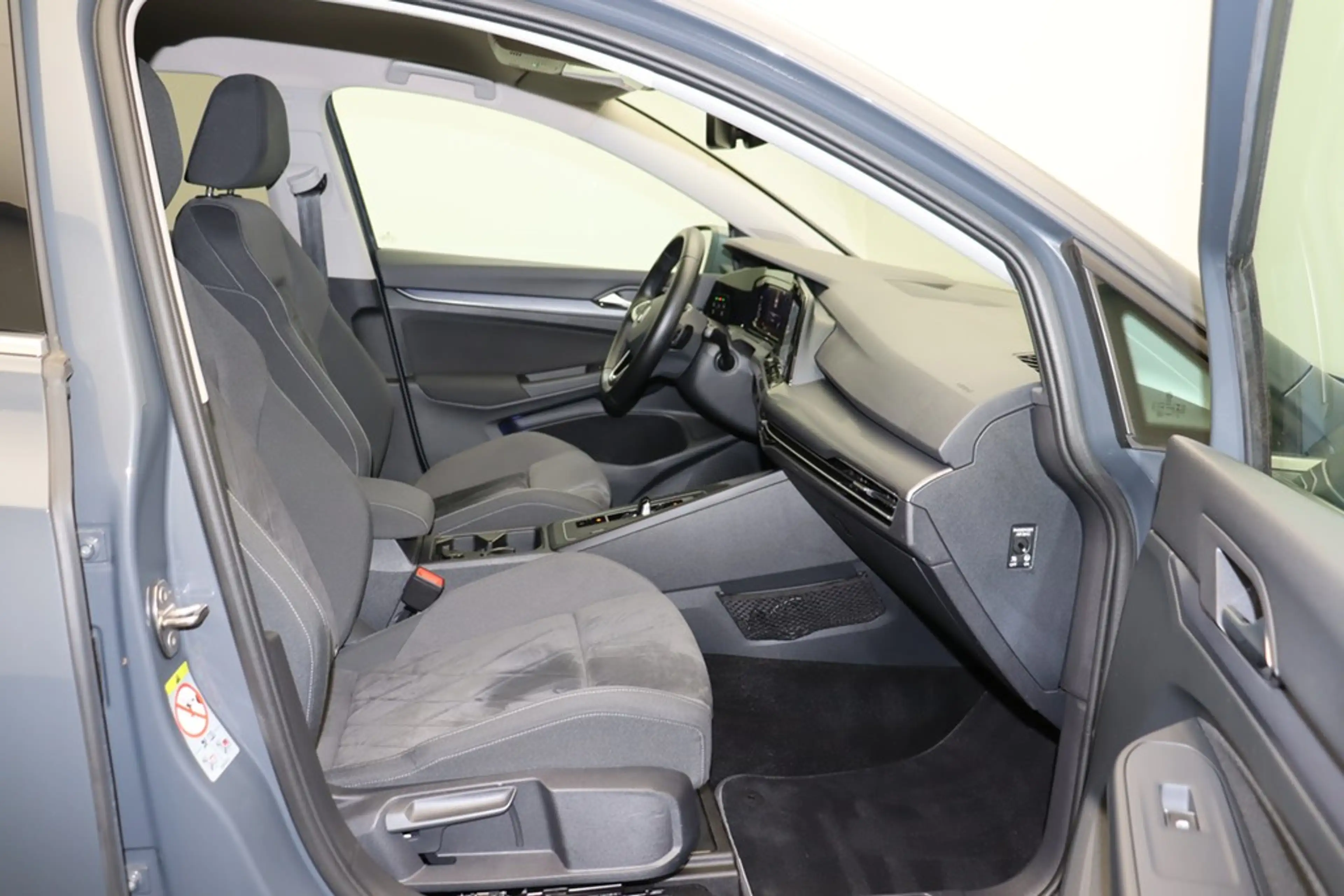 Volkswagen Golf VIII Lim. 1.5 eTSI DSG Style Matrix Navi ACC — photo 13