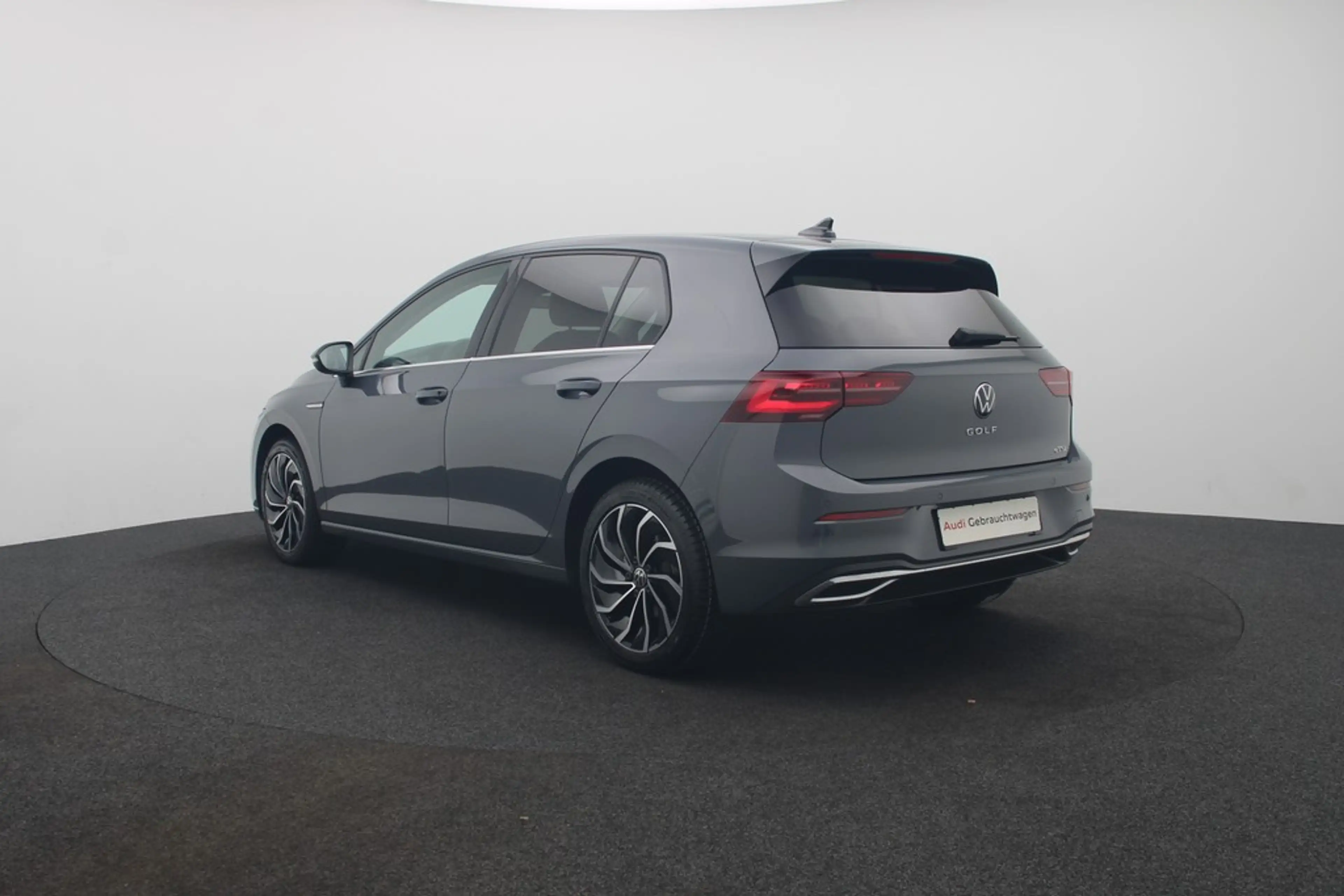 Volkswagen Golf VIII Lim. 1.5 eTSI DSG Style Matrix Navi ACC — photo 3