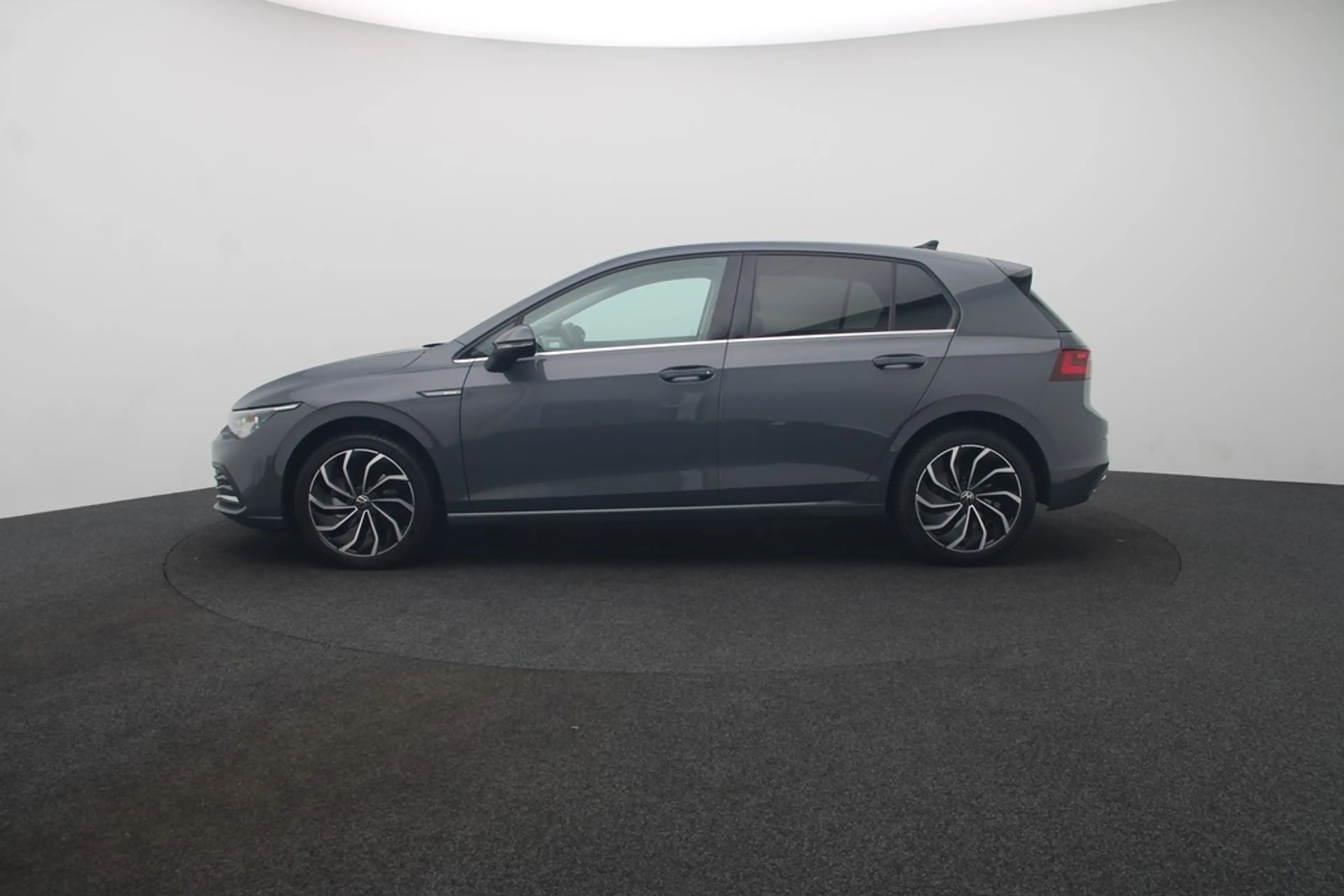Volkswagen Golf VIII Lim. 1.5 eTSI DSG Style Matrix Navi ACC — photo 2
