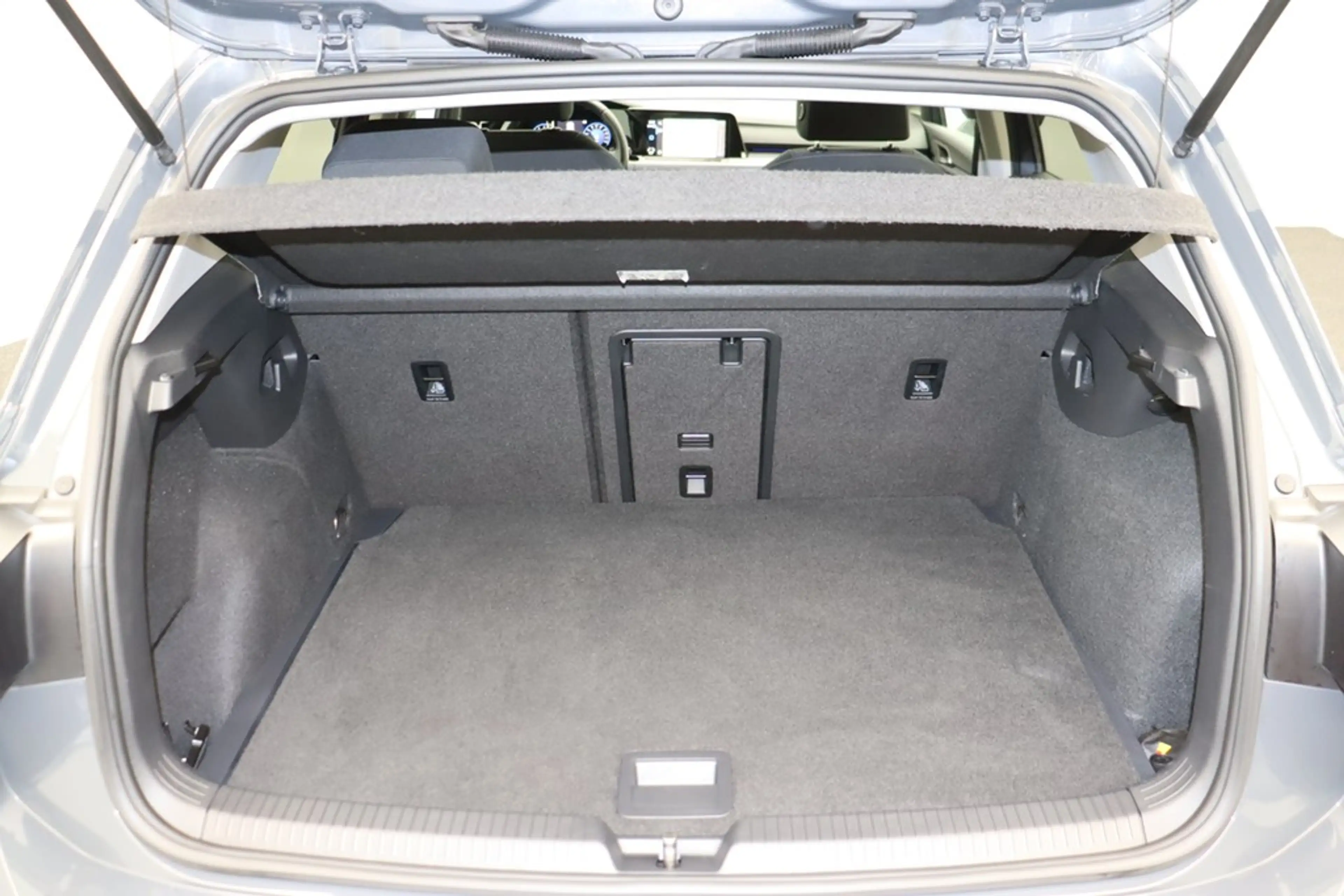 Volkswagen Golf VIII Lim. 1.5 eTSI DSG Style Matrix Navi ACC — photo 12