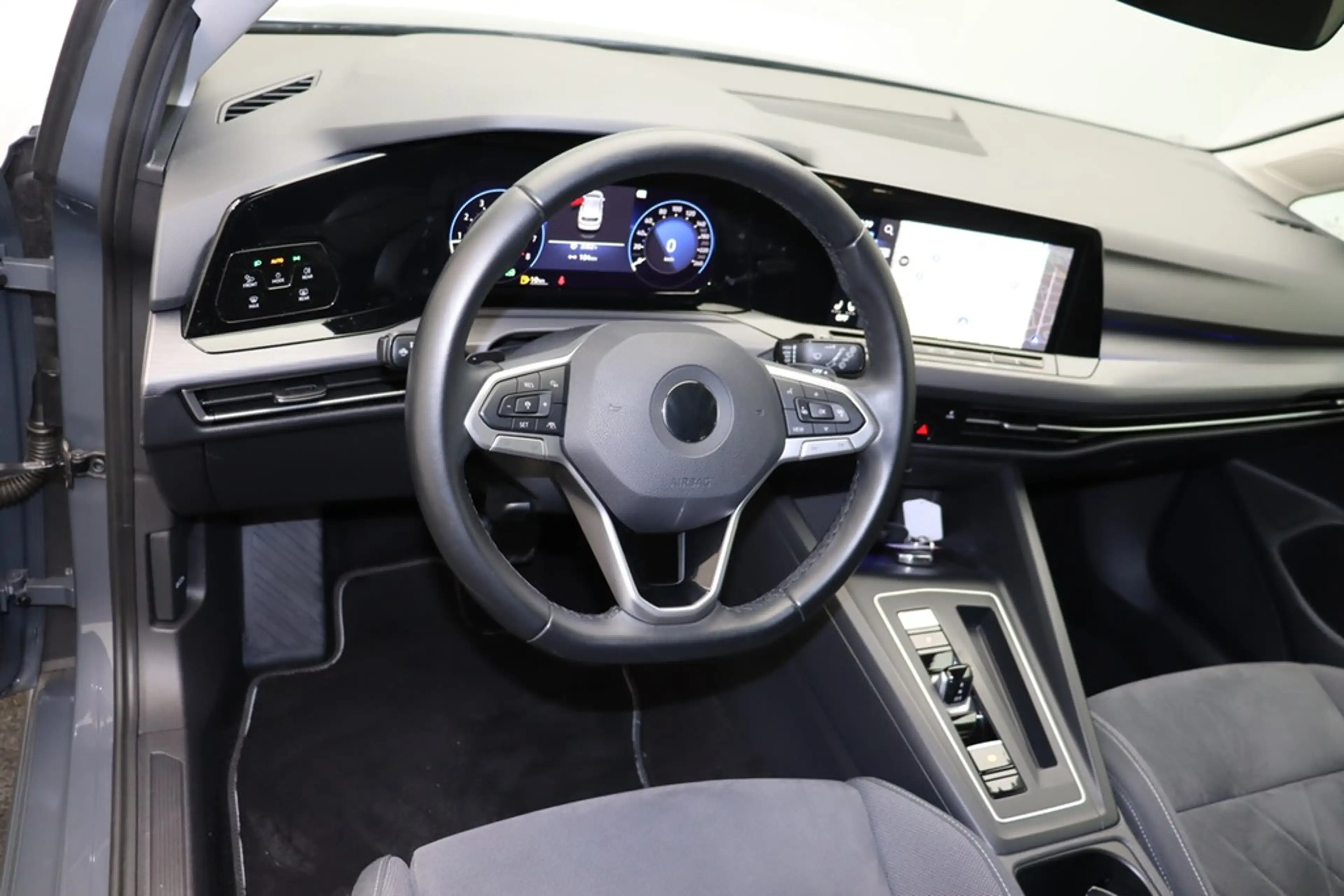 Volkswagen Golf VIII Lim. 1.5 eTSI DSG Style Matrix Navi ACC — photo 10