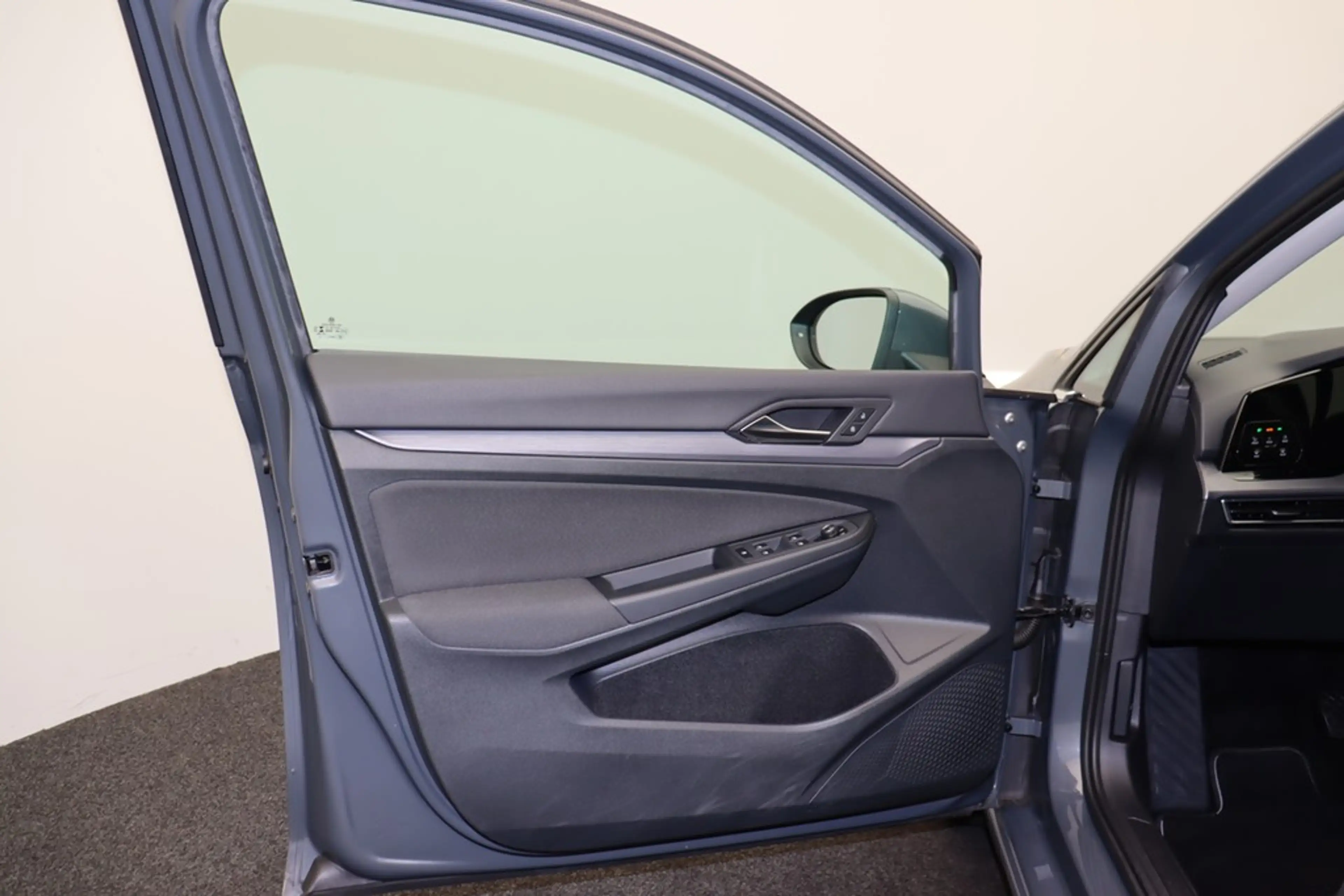 Volkswagen Golf VIII Lim. 1.5 eTSI DSG Style Matrix Navi ACC — photo 7
