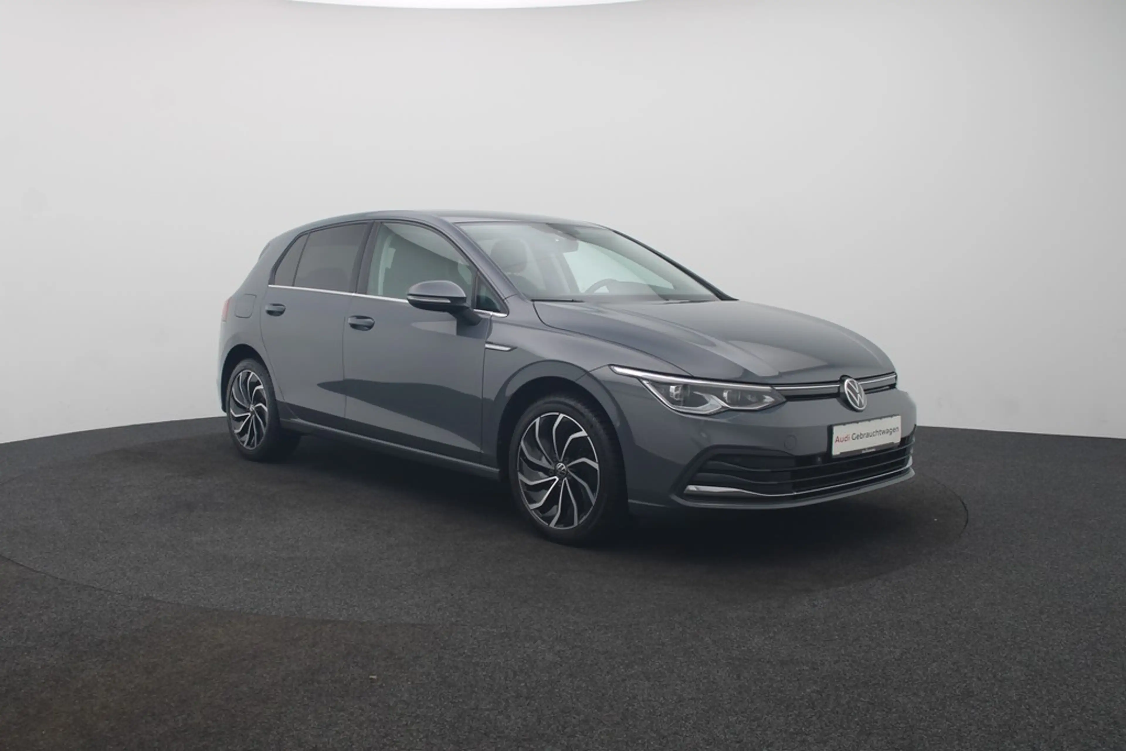 Volkswagen Golf VIII Lim. 1.5 eTSI DSG Style Matrix Navi ACC — photo 6