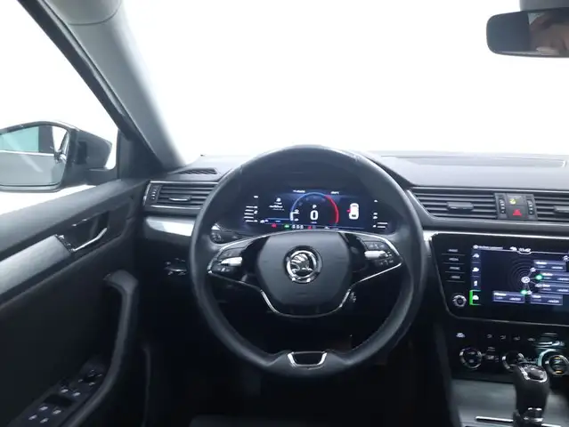 Skoda Superb view 11