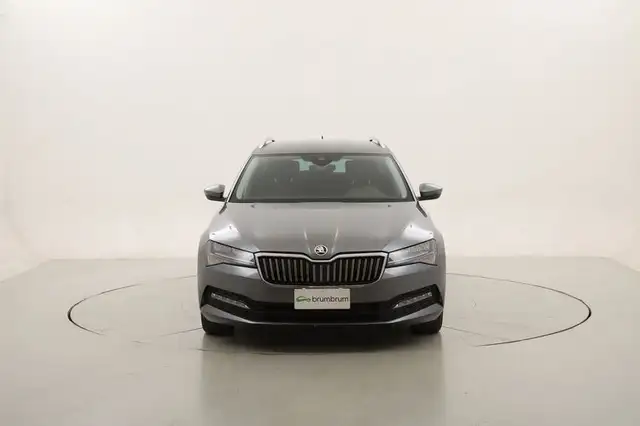 Skoda Superb view 8