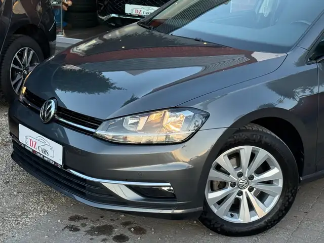 Volkswagen Golf view 3