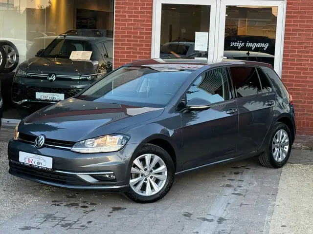 Volkswagen Golf view 2