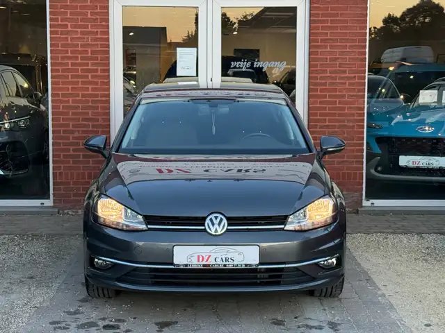 Volkswagen Golf view 6