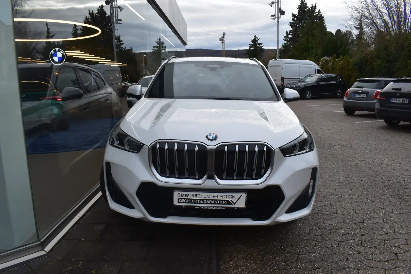 BMW X1 xDrive23i M Sportpaket Head-Up HK HiFi DAB Weiß - 2