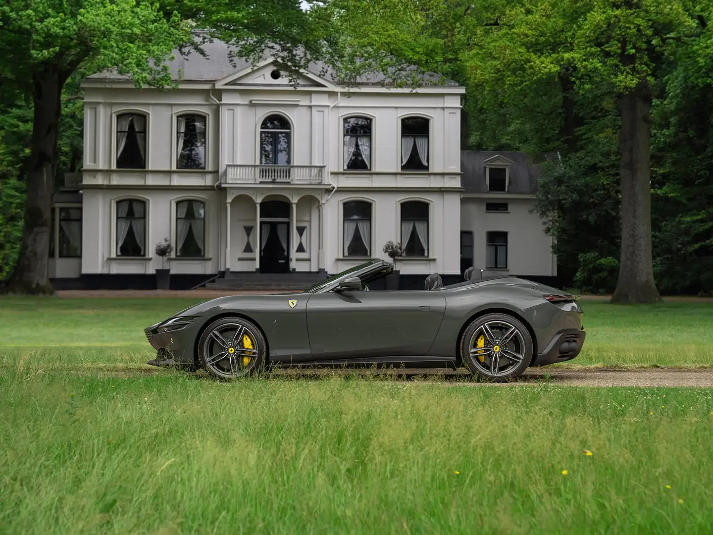 Ferrari Roma Spider 3.9 V8 | Pass. display | Daytona Seats | Ca Gris - 1