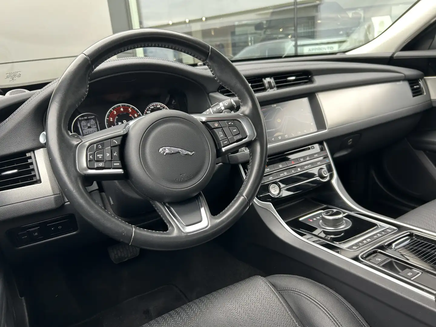 Jaguar XF 2.0 200pk Aut. RWD Portfolio | Leder | Camera | 20 Noir - 2