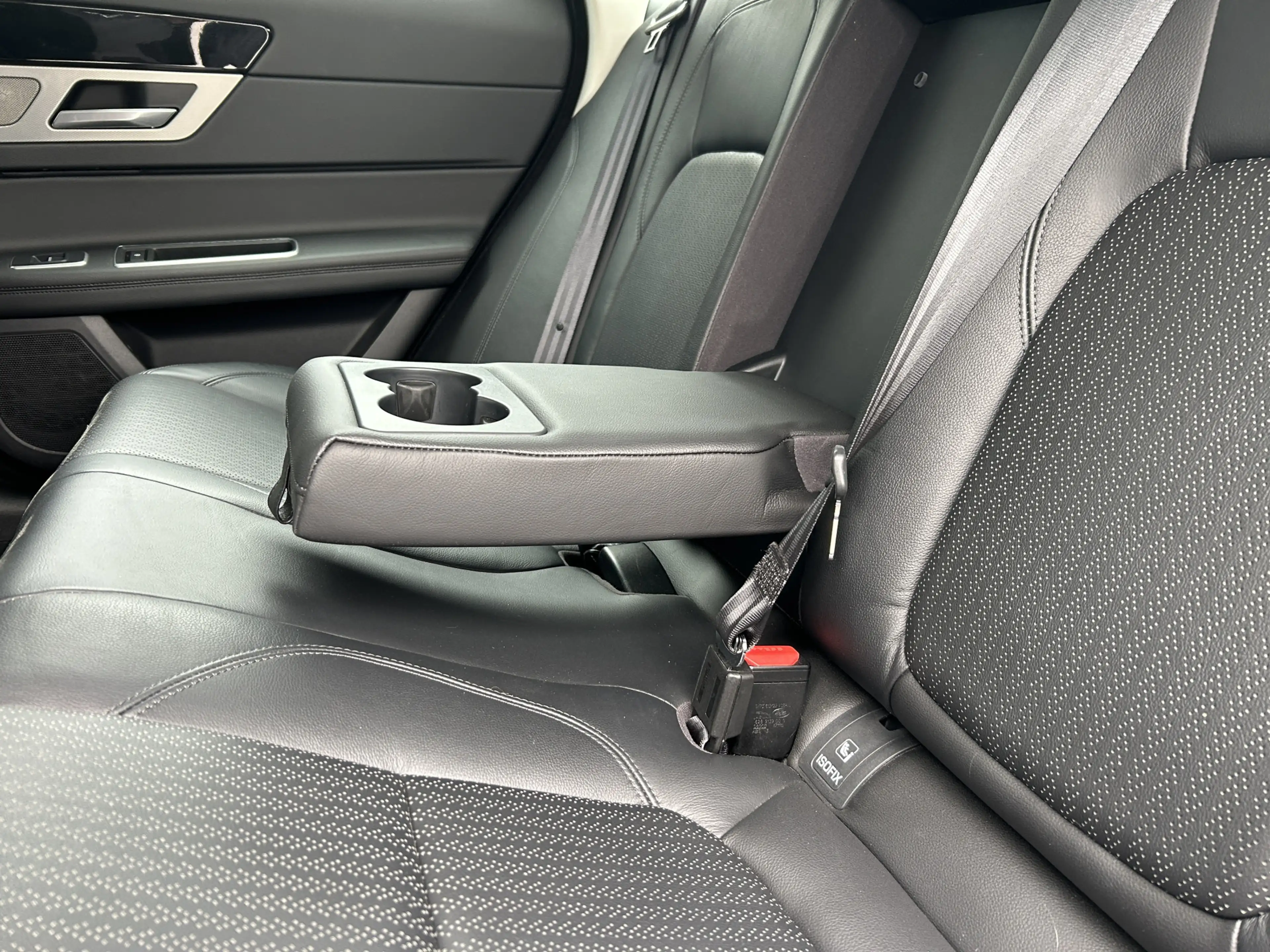 Jaguar XF 2.0 200pk Aut. Portfolio | Leder | Camera | 20'' D — photo 11