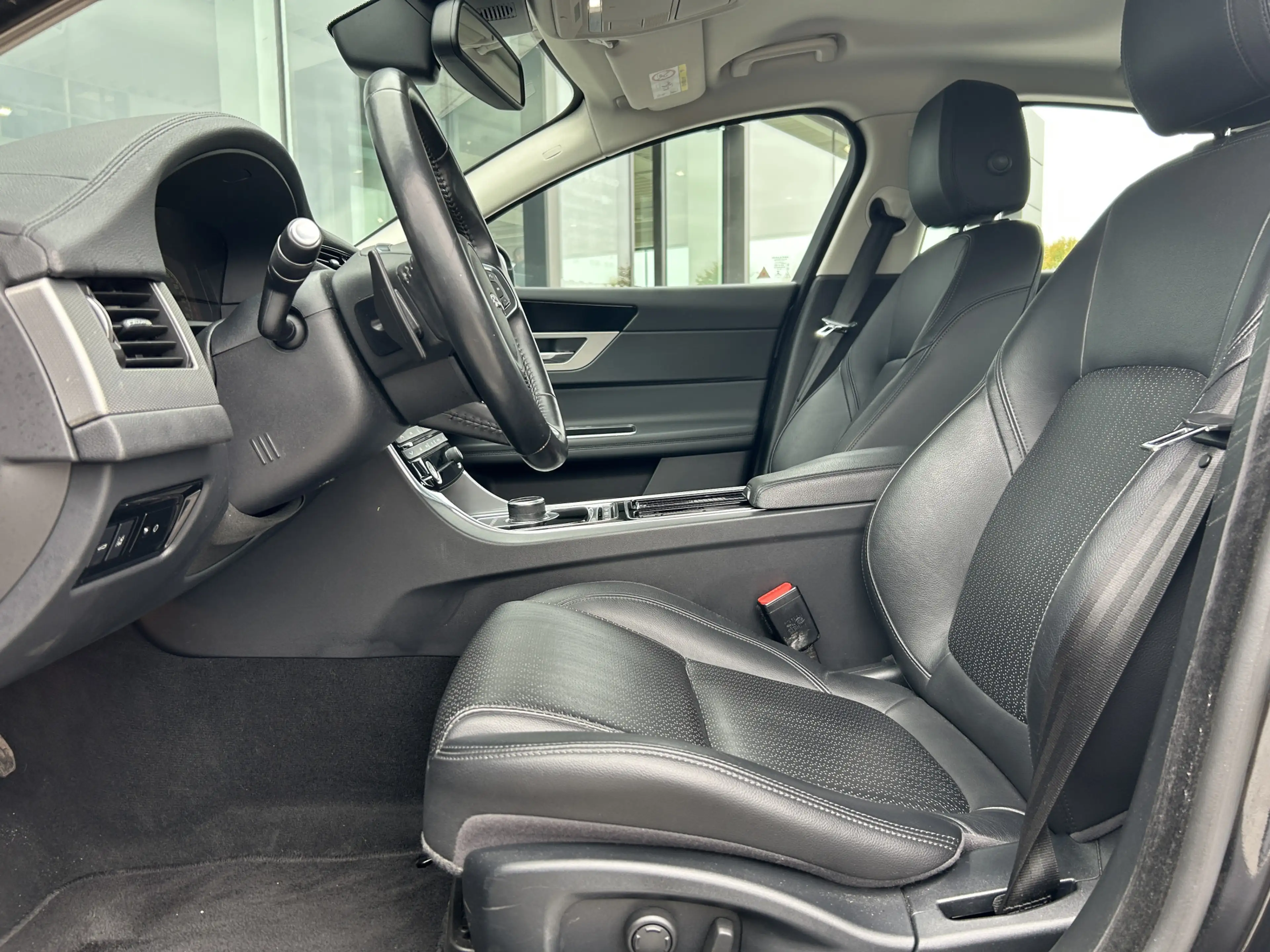 Jaguar XF 2.0 200pk Aut. Portfolio | Leder | Camera | 20'' D — photo 6