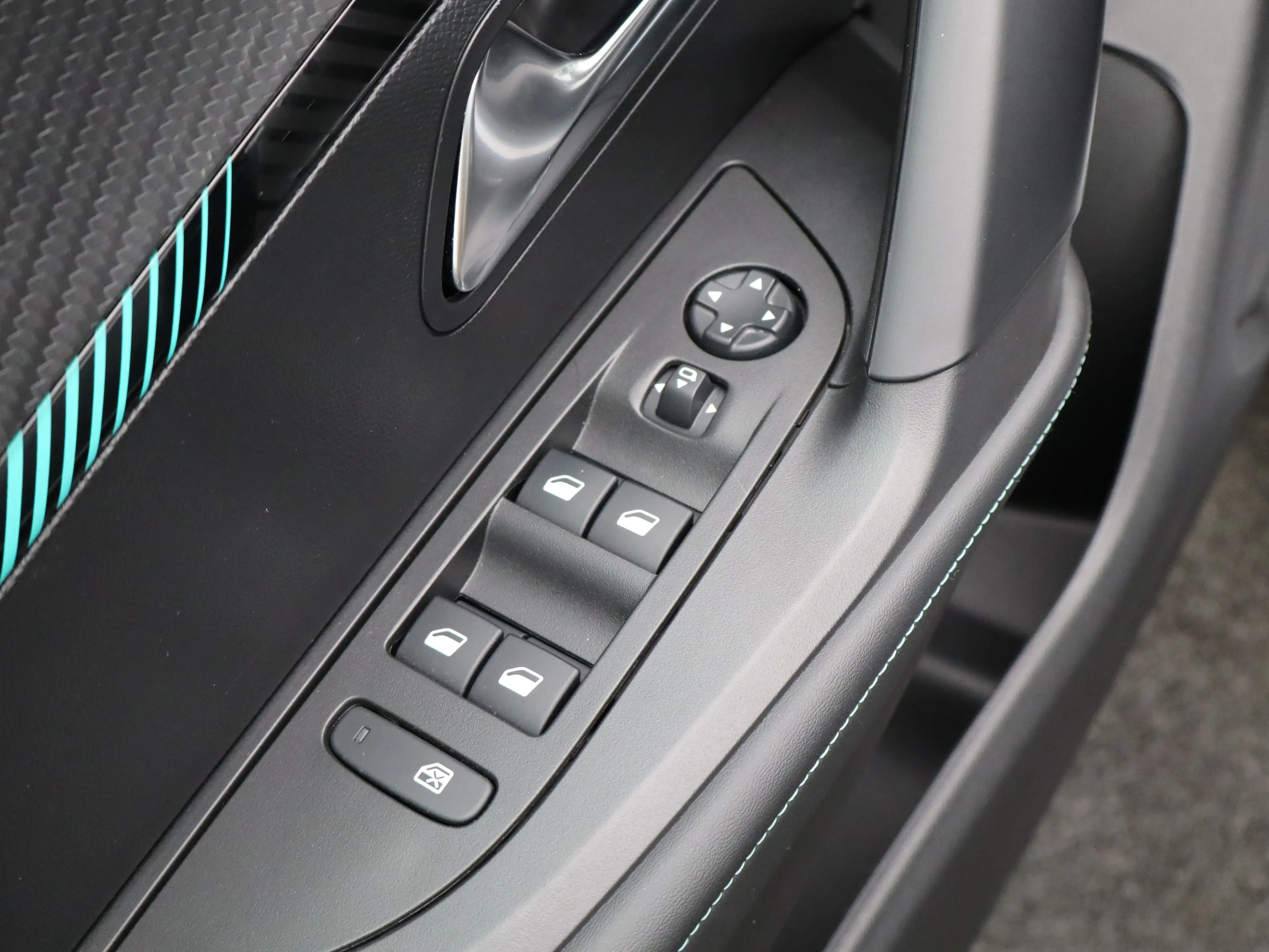 Peugeot 2008 1.2 PureTech Allure Pack Parkeensensoren | Apple C — photo 29