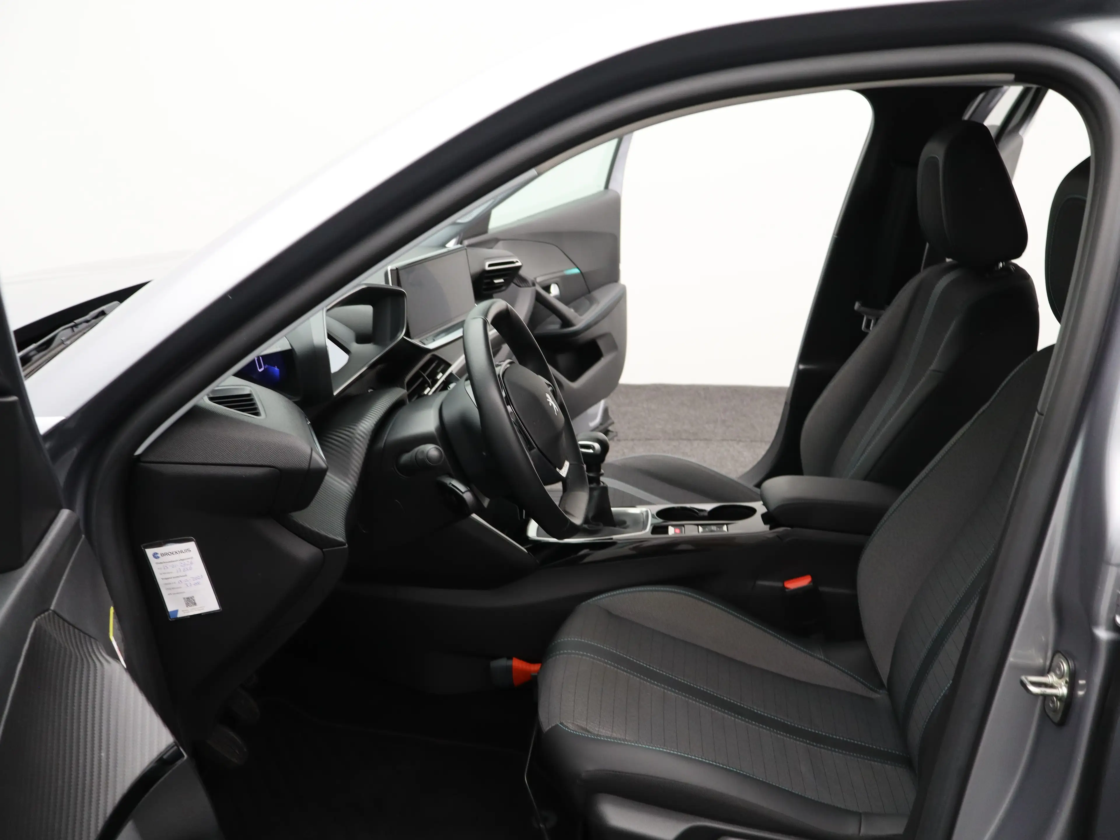 Peugeot 2008 1.2 PureTech Allure Pack Parkeensensoren | Apple C — photo 11