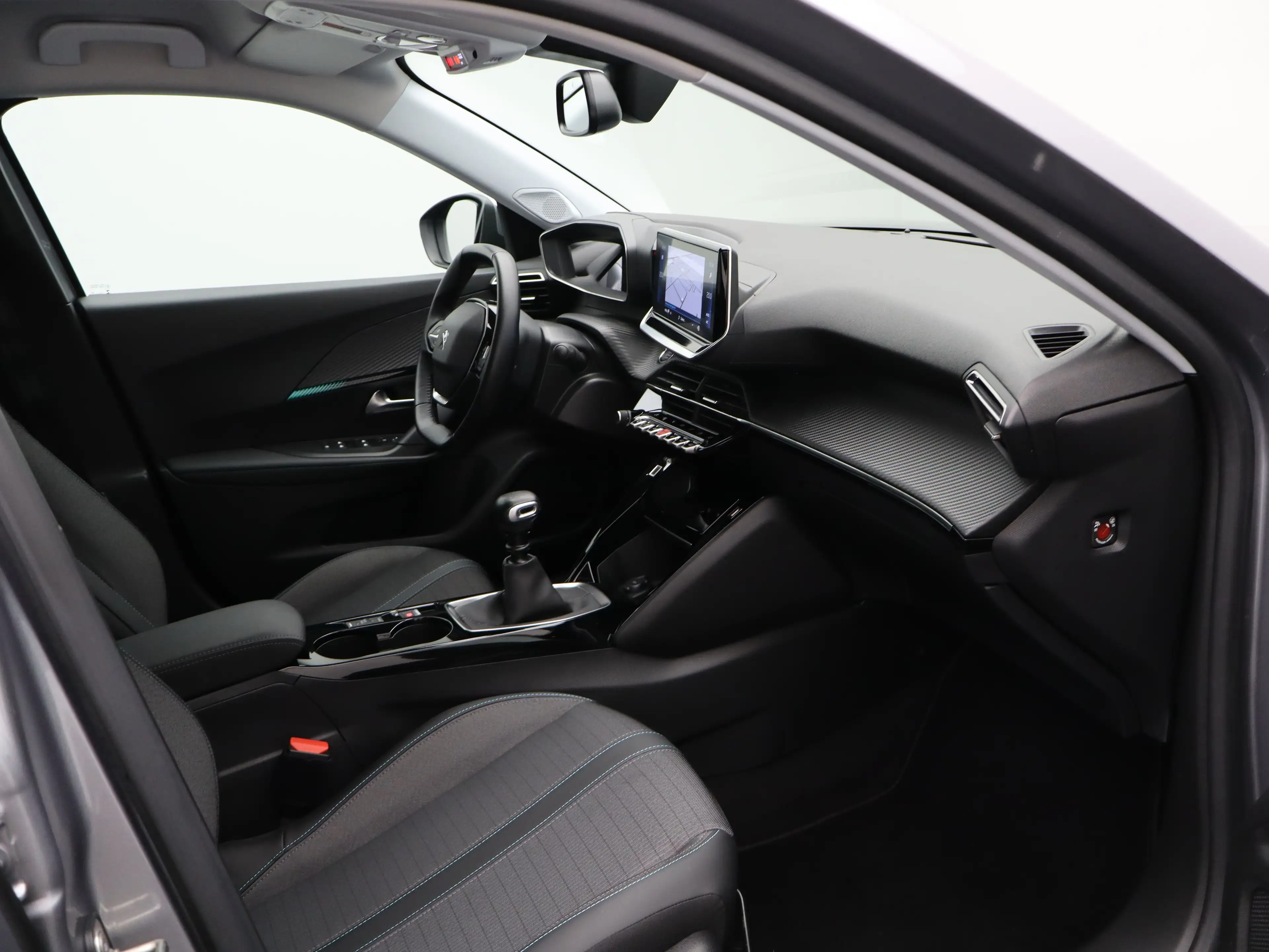 Peugeot 2008 1.2 PureTech Allure Pack Parkeensensoren | Apple C — photo 33