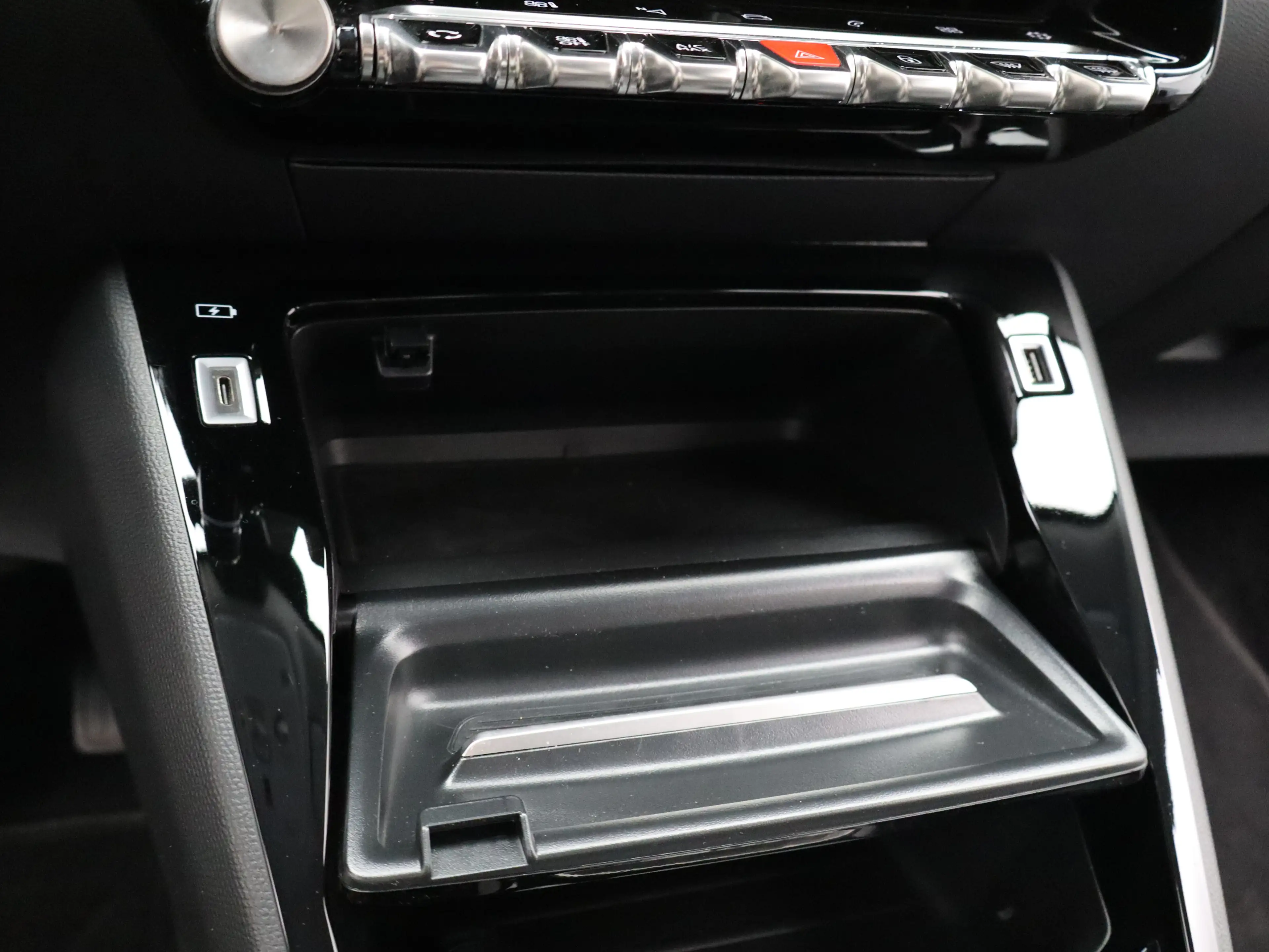 Peugeot 2008 1.2 PureTech Allure Pack Parkeensensoren | Apple C — photo 24