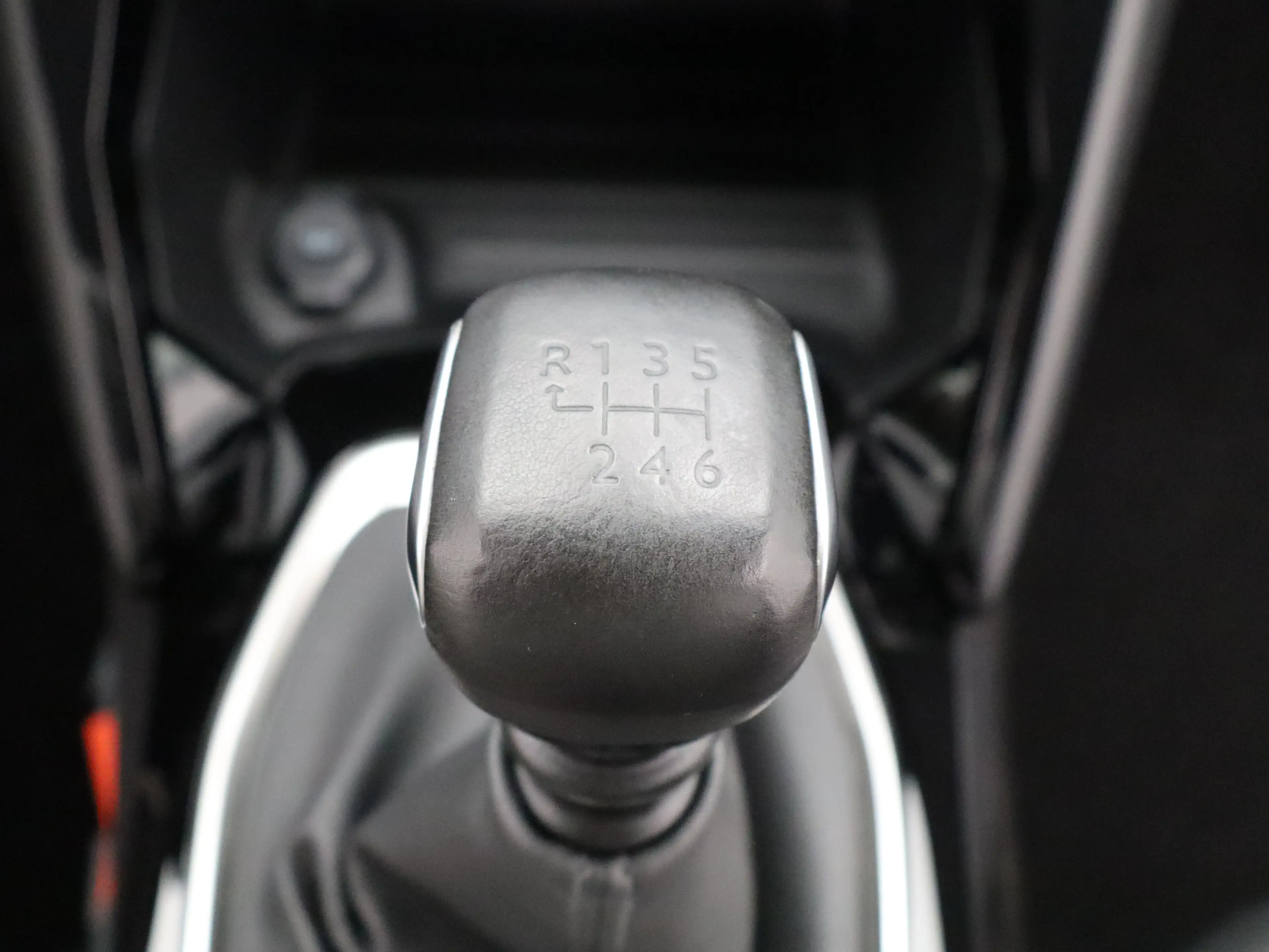 Peugeot 2008 1.2 PureTech Allure Pack Parkeensensoren | Apple C — photo 19
