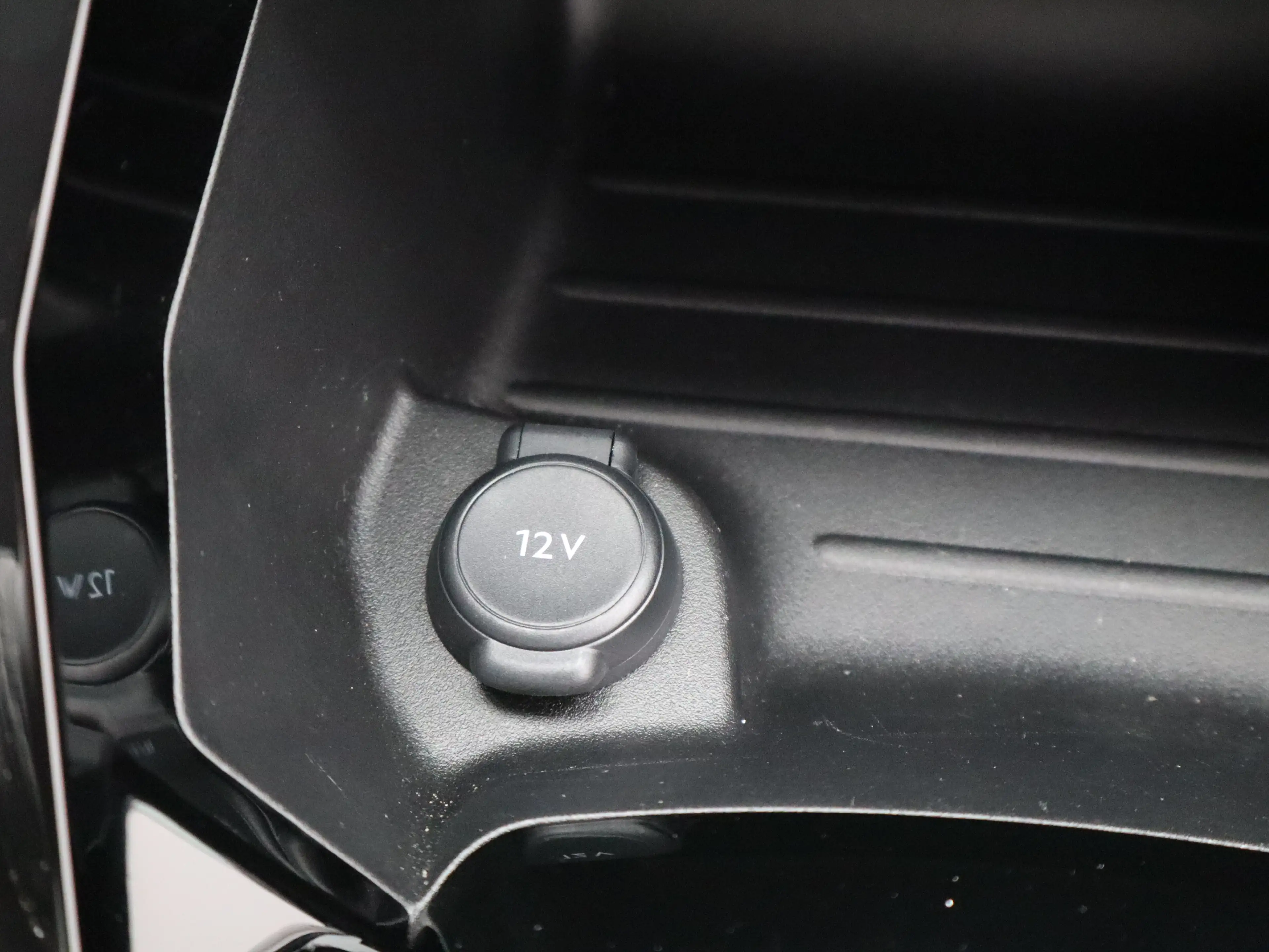 Peugeot 2008 1.2 PureTech Allure Pack Parkeensensoren | Apple C — photo 25
