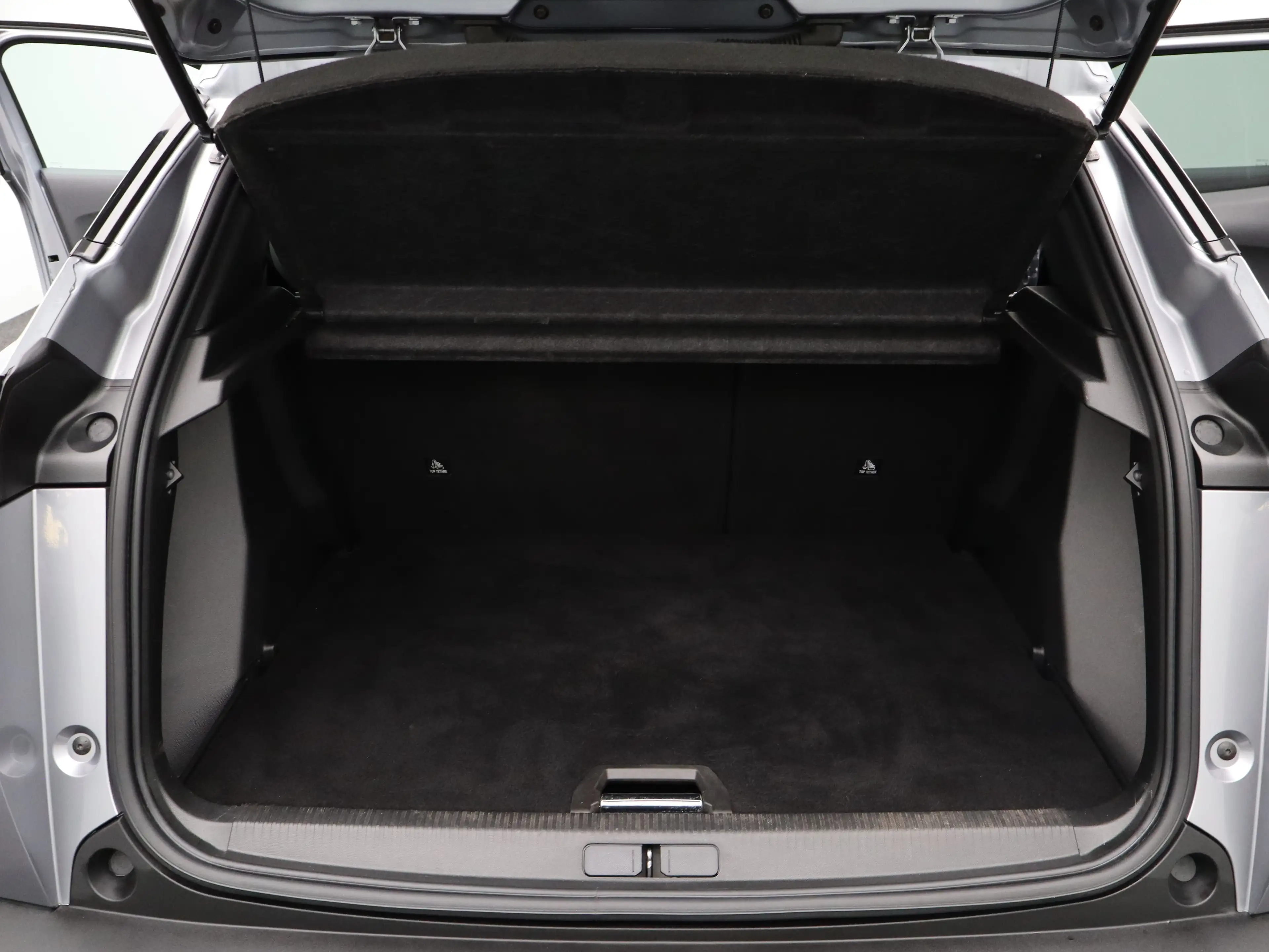 Peugeot 2008 1.2 PureTech Allure Pack Parkeensensoren | Apple C — photo 31