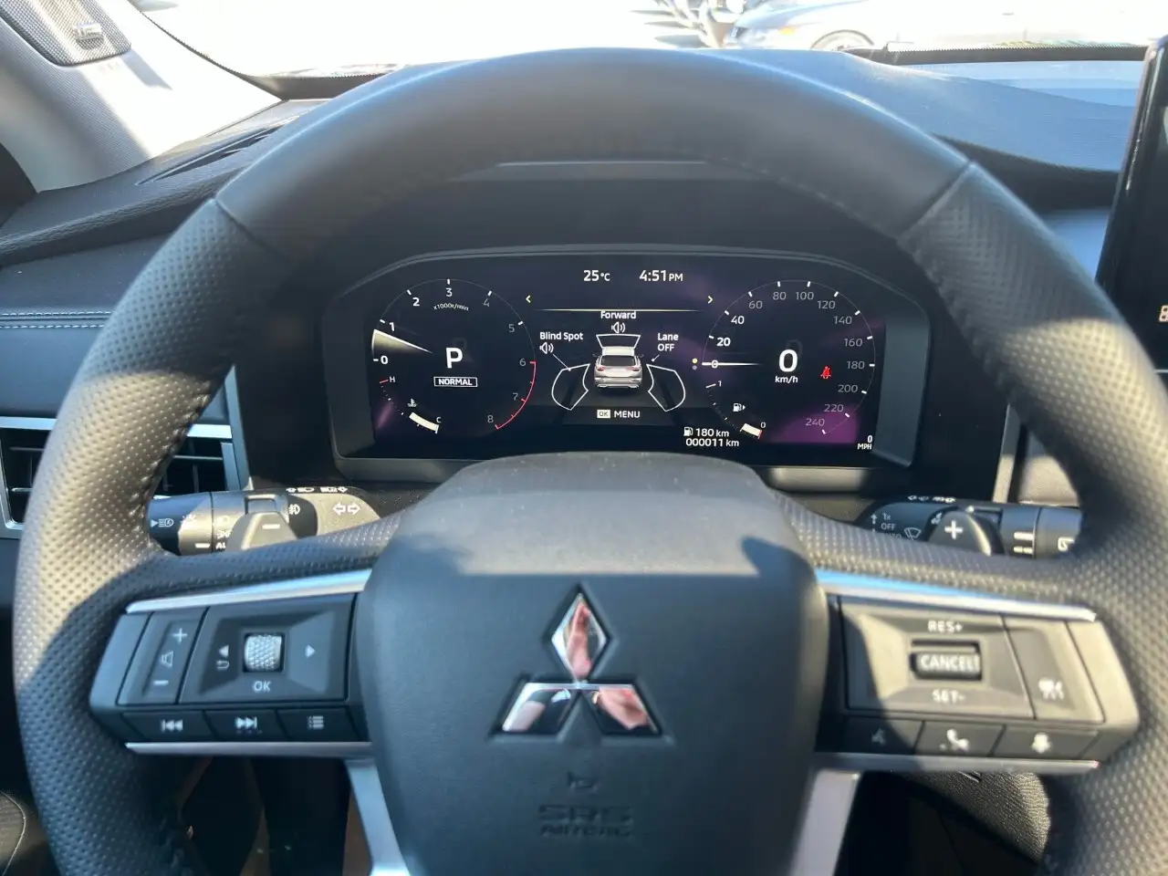 Mitsubishi Outlander снимка Mitsubishi Outlander