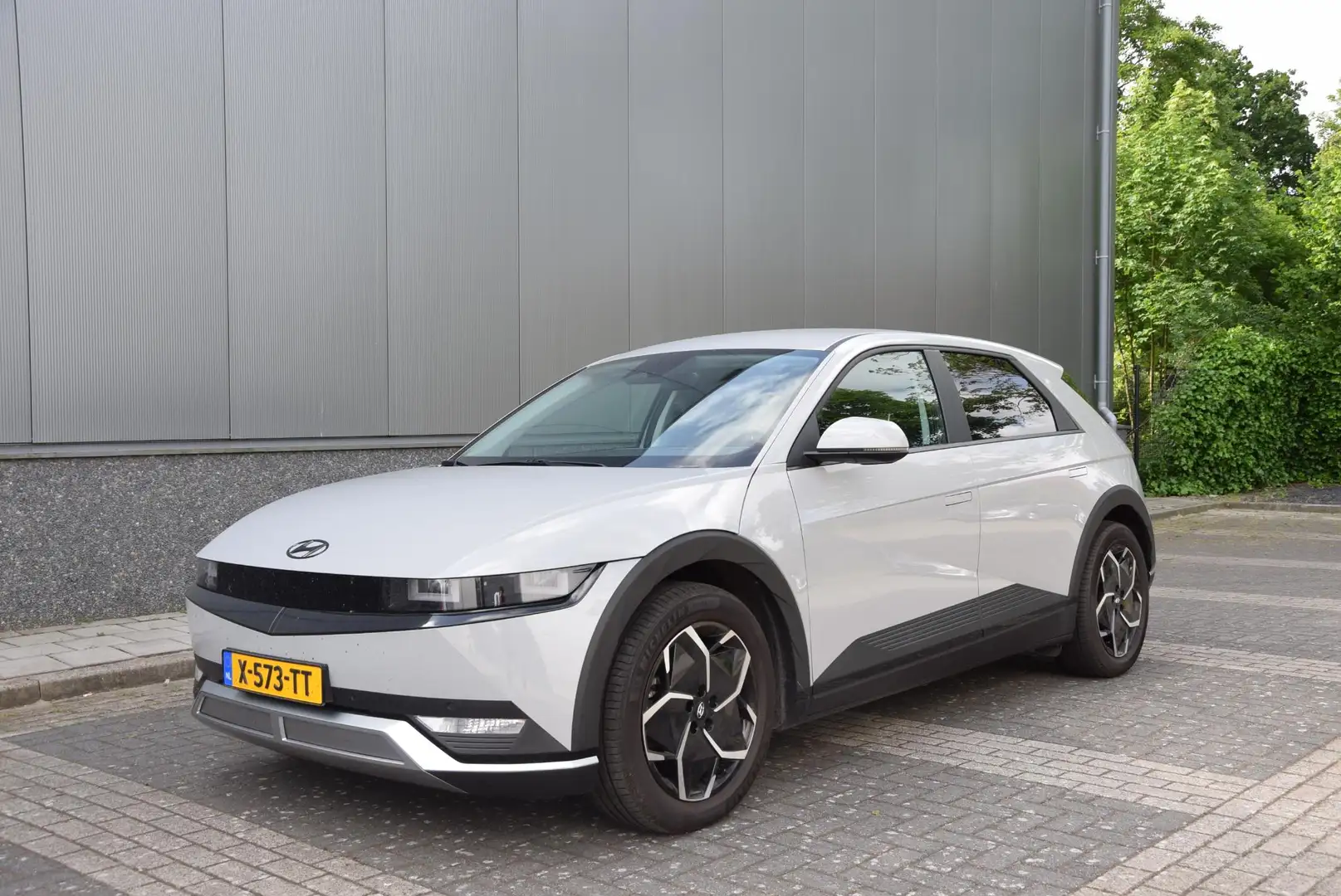Hyundai IONIQ 5 Connect+ AWD 77.4 kWh | 1e eigenaar | Fabrieksgara Gris - 2