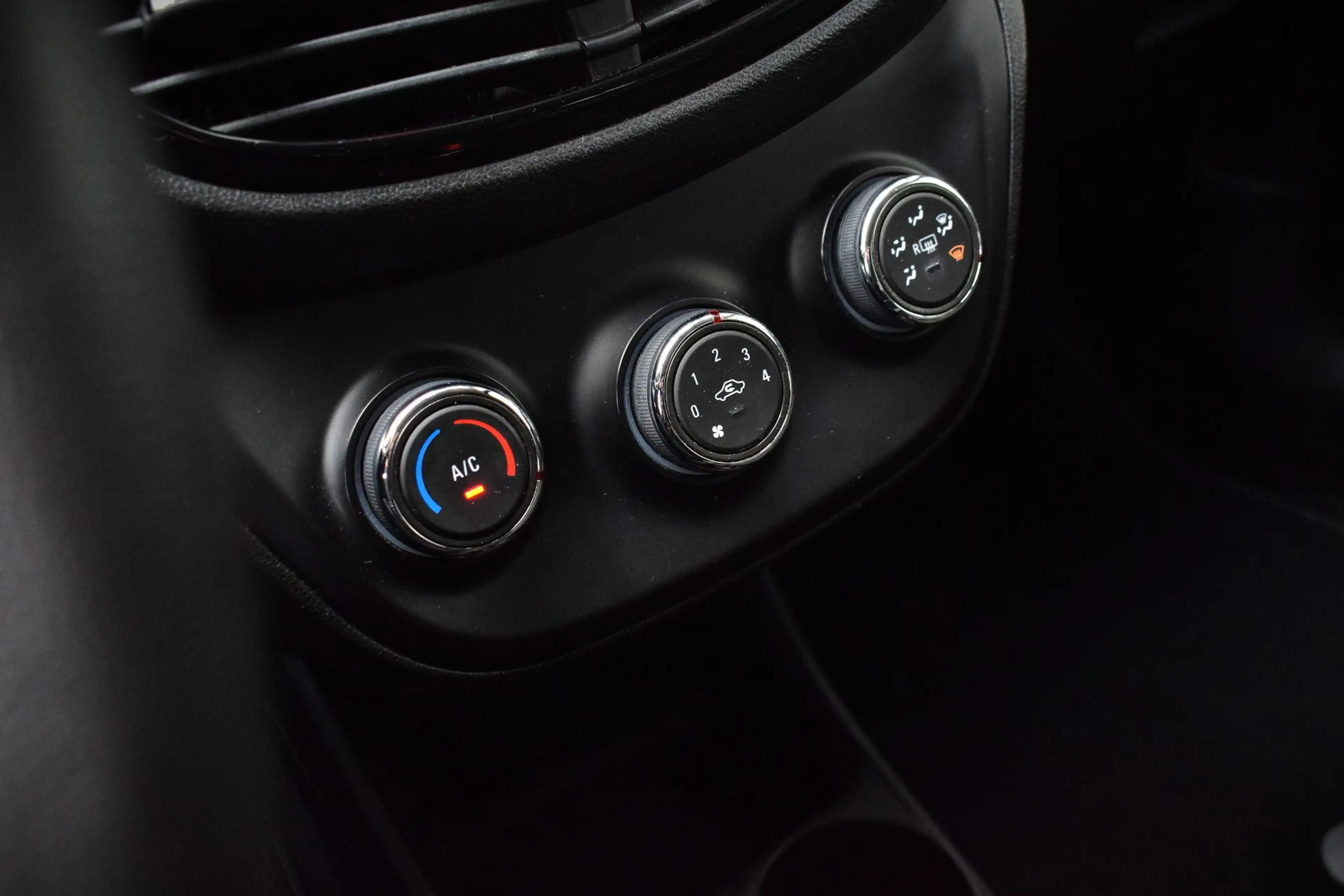 Opel Karl 1.0 Rocks Online Edition NAV|DAB|PDC|CRUIS|CARPLAY — photo 32