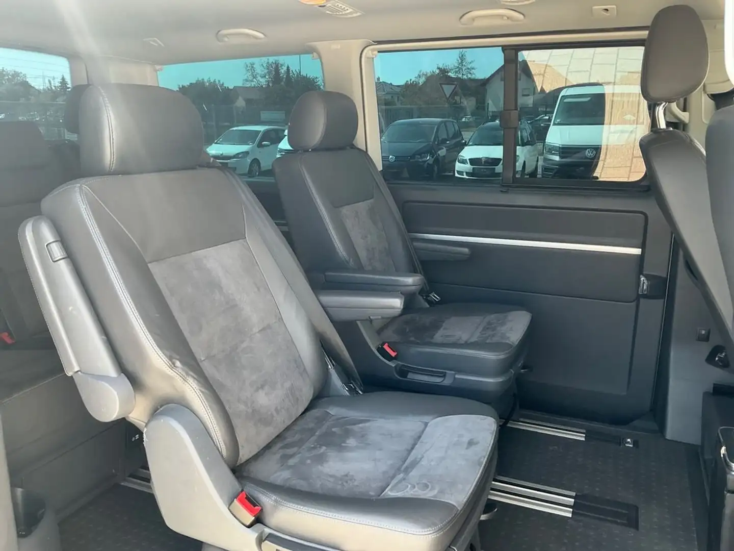 Volkswagen T5 Multivan DSG 4MOTION Highline Срібний - 2