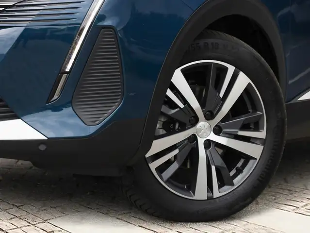 Peugeot 3008 view 5
