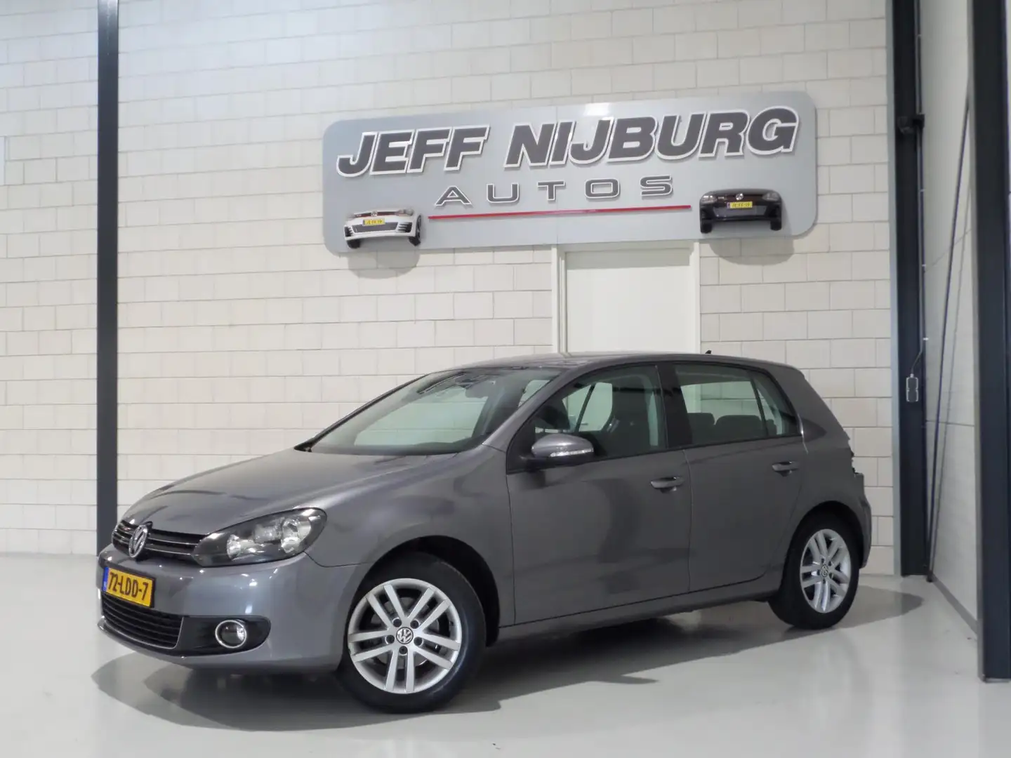 Volkswagen Golf 1.2 TSI Highline "Origineel NL!" Leer Trekhaak Nav Grigio - 2