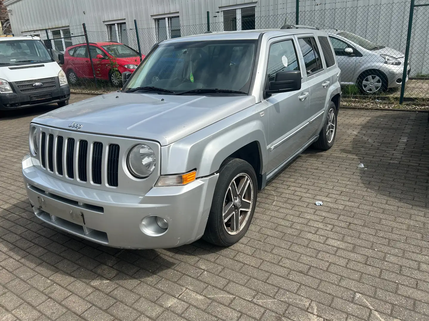 Jeep Patriot 2.0 CRD DPF Limited Argent - 2