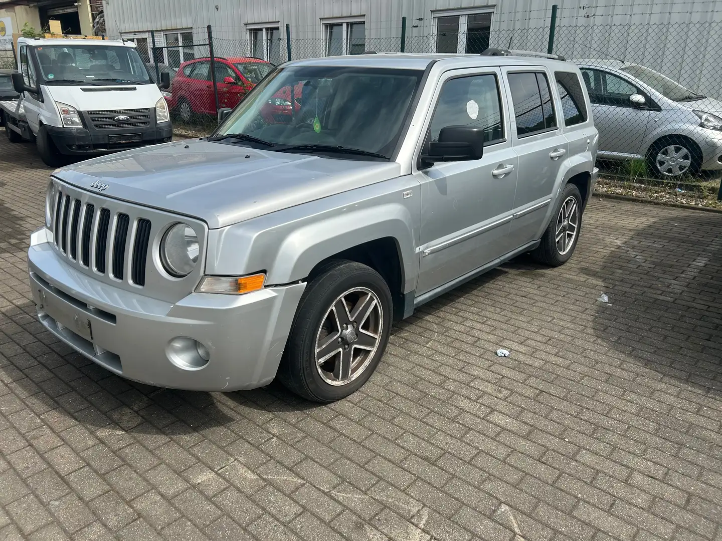 Jeep Patriot 2.0 CRD DPF Limited Silber - 1