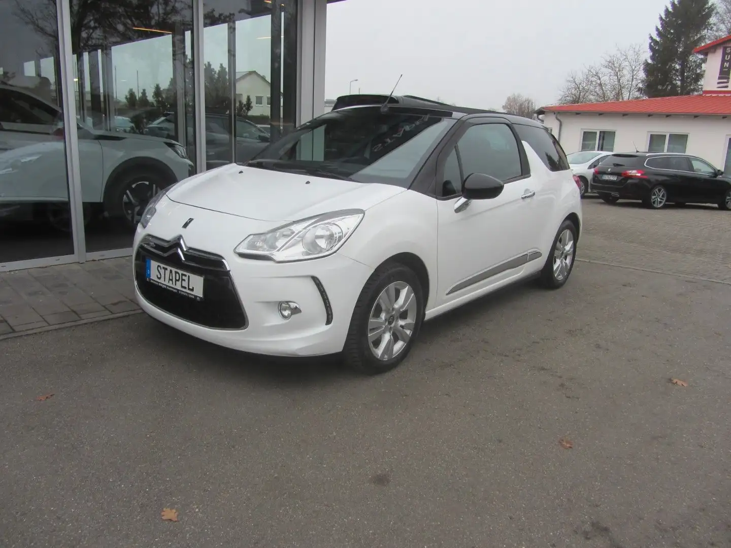 DS Automobiles DS 3 BlueHDi 100 Stop&Start SoChic Beyaz - 1