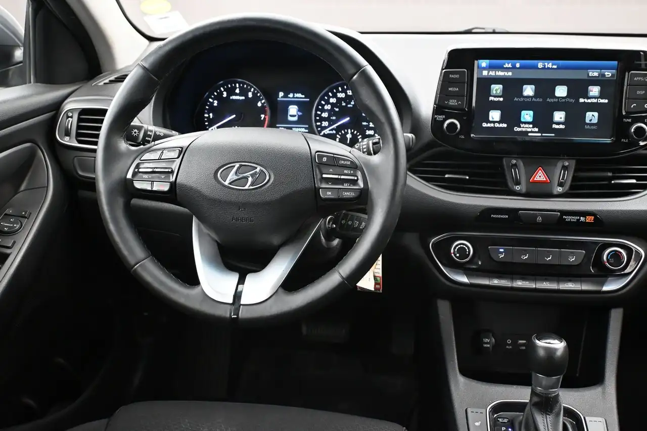Hyundai ELANTRA photo Hyundai ELANTRA
