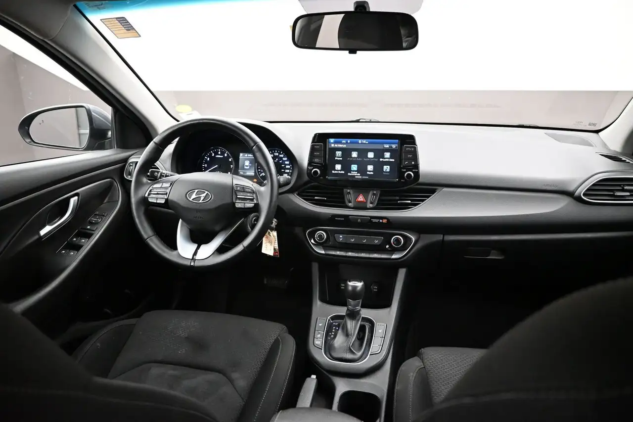 Hyundai ELANTRA photo Hyundai ELANTRA