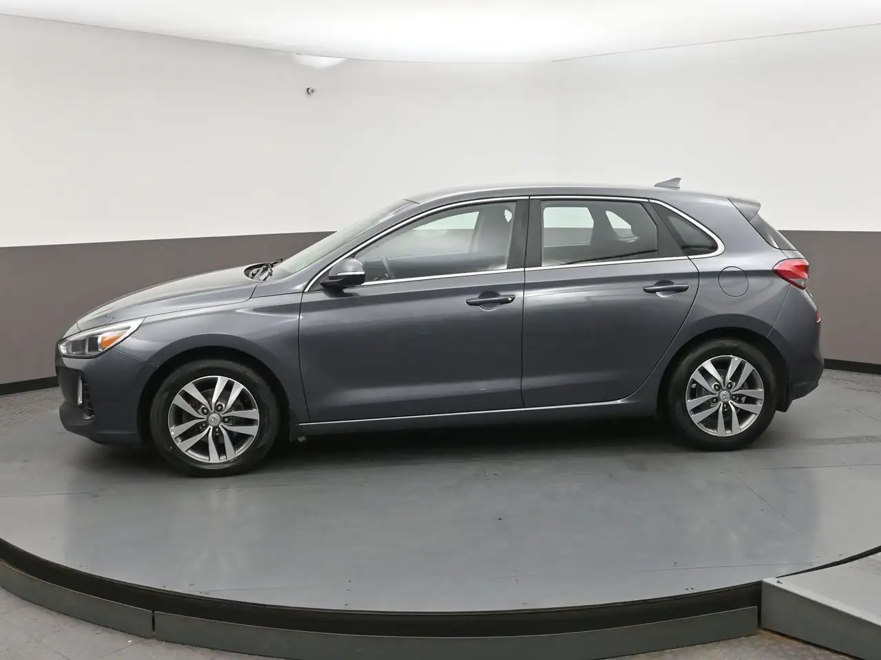 Hyundai ELANTRA photo Hyundai ELANTRA