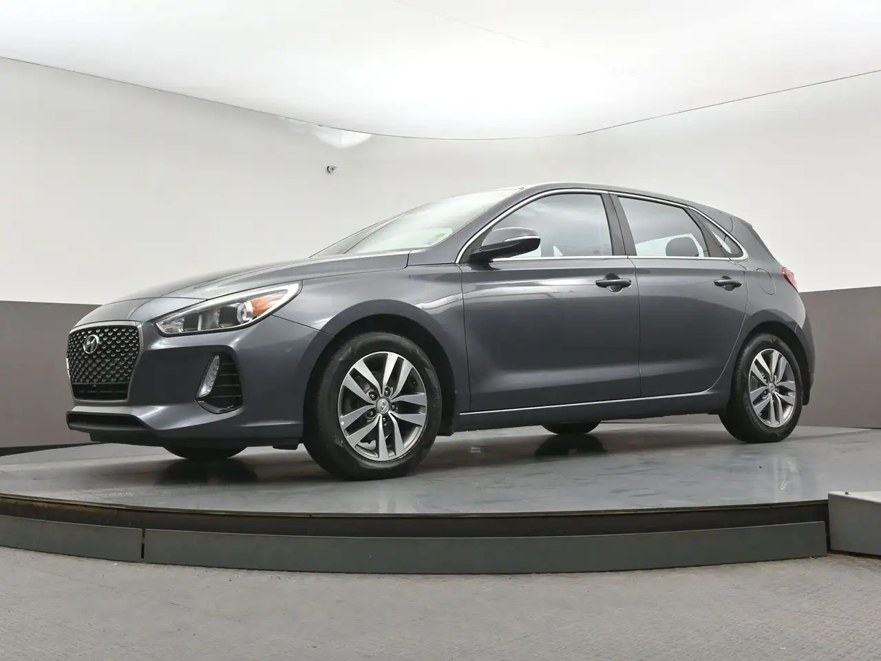 Hyundai ELANTRA photo Hyundai ELANTRA